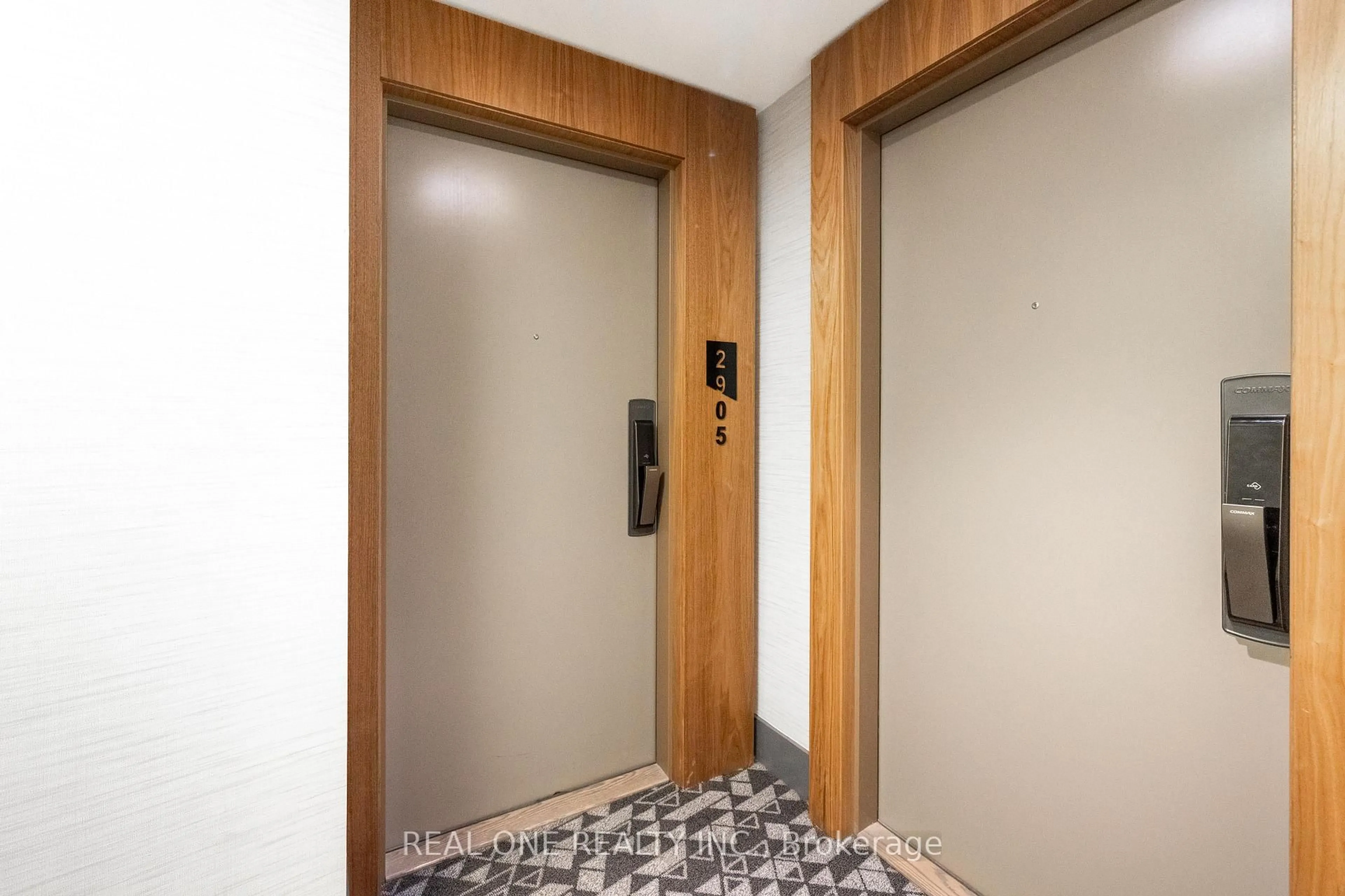 Indoor foyer for 10 York St #2905, Toronto Ontario M5J 0E1
