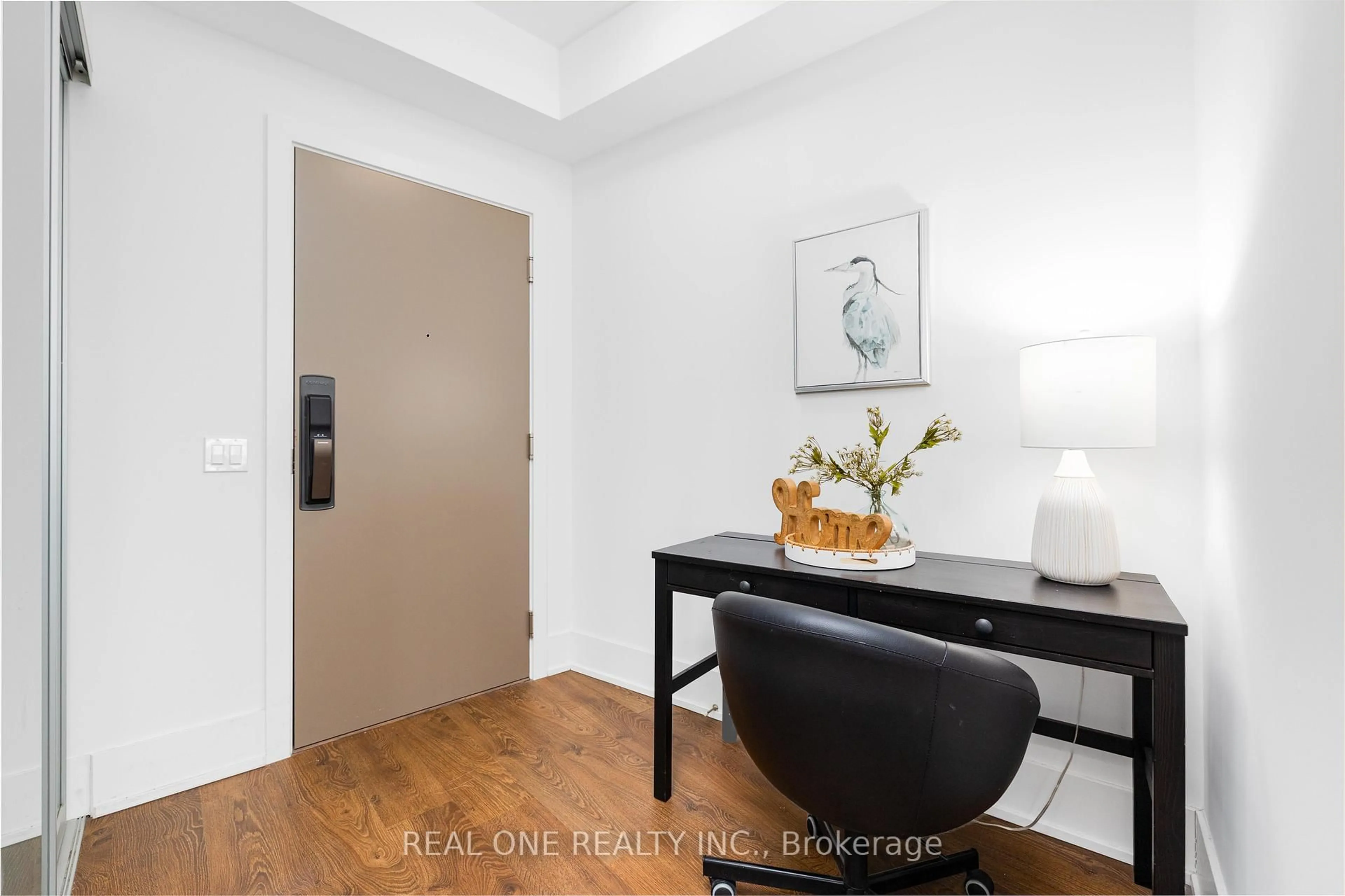 Indoor entryway for 10 York St #2905, Toronto Ontario M5J 0E1