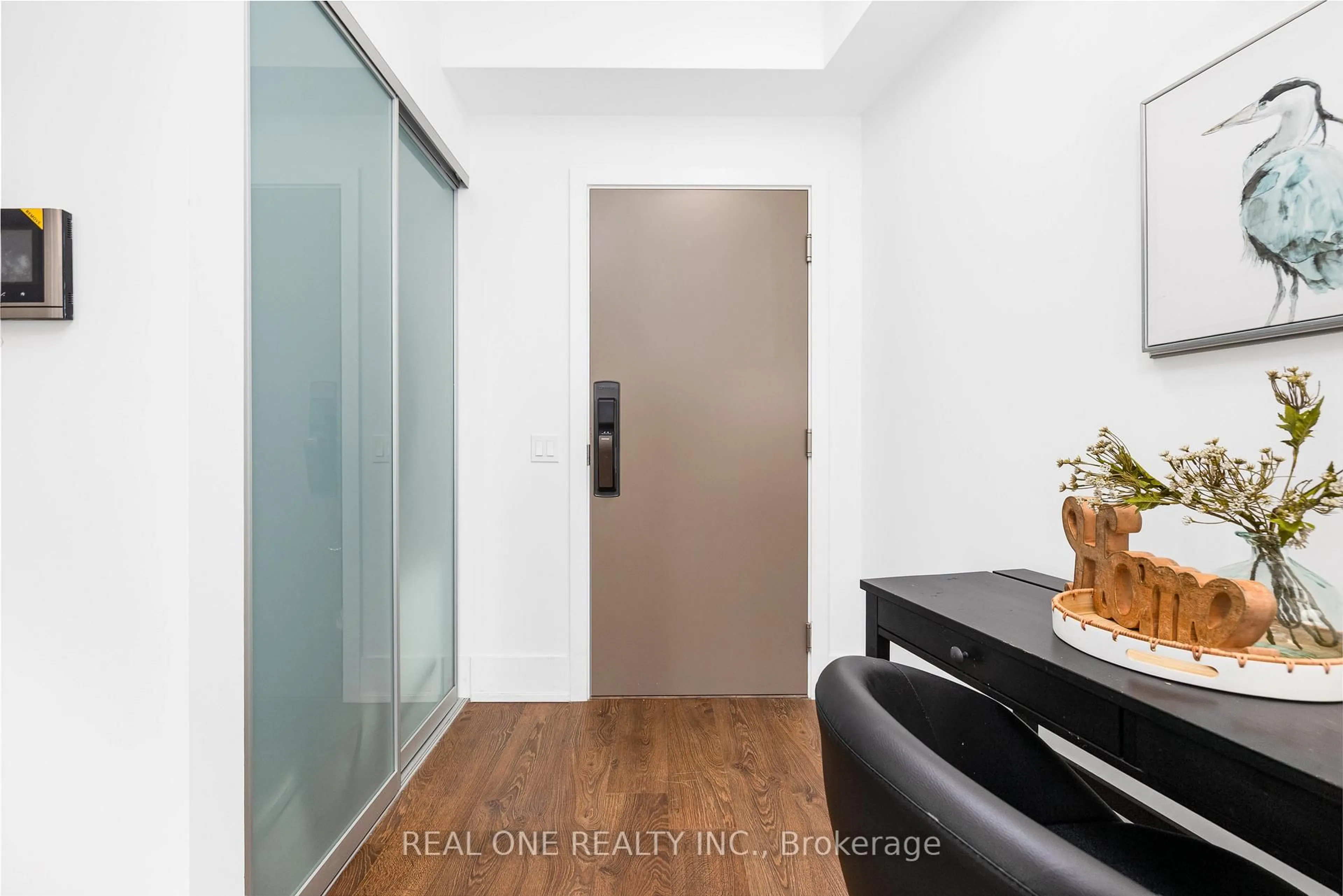 Indoor entryway for 10 York St #2905, Toronto Ontario M5J 0E1