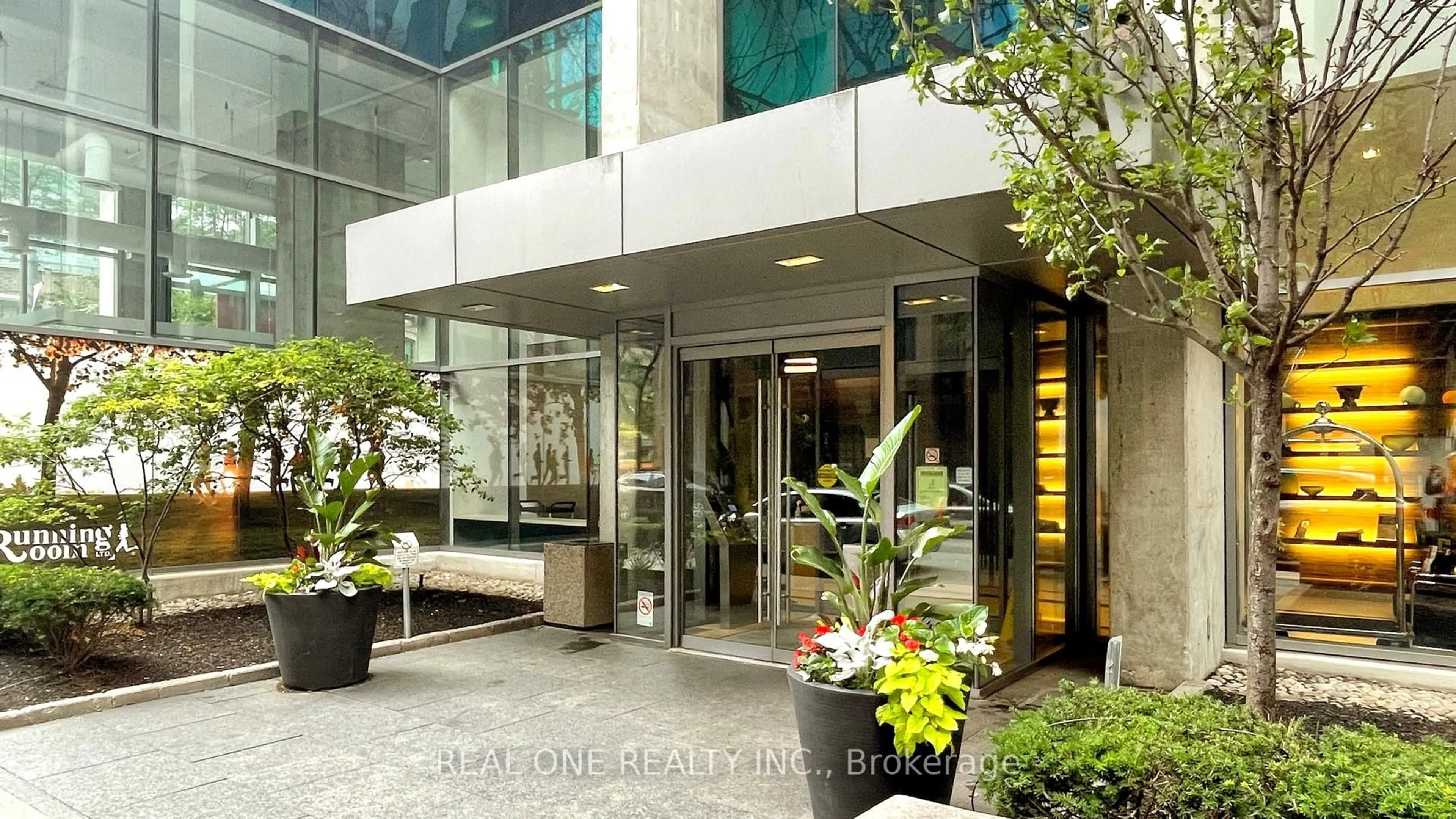Indoor foyer for 38 Grenville St #3107, Toronto Ontario M4Y 1A5