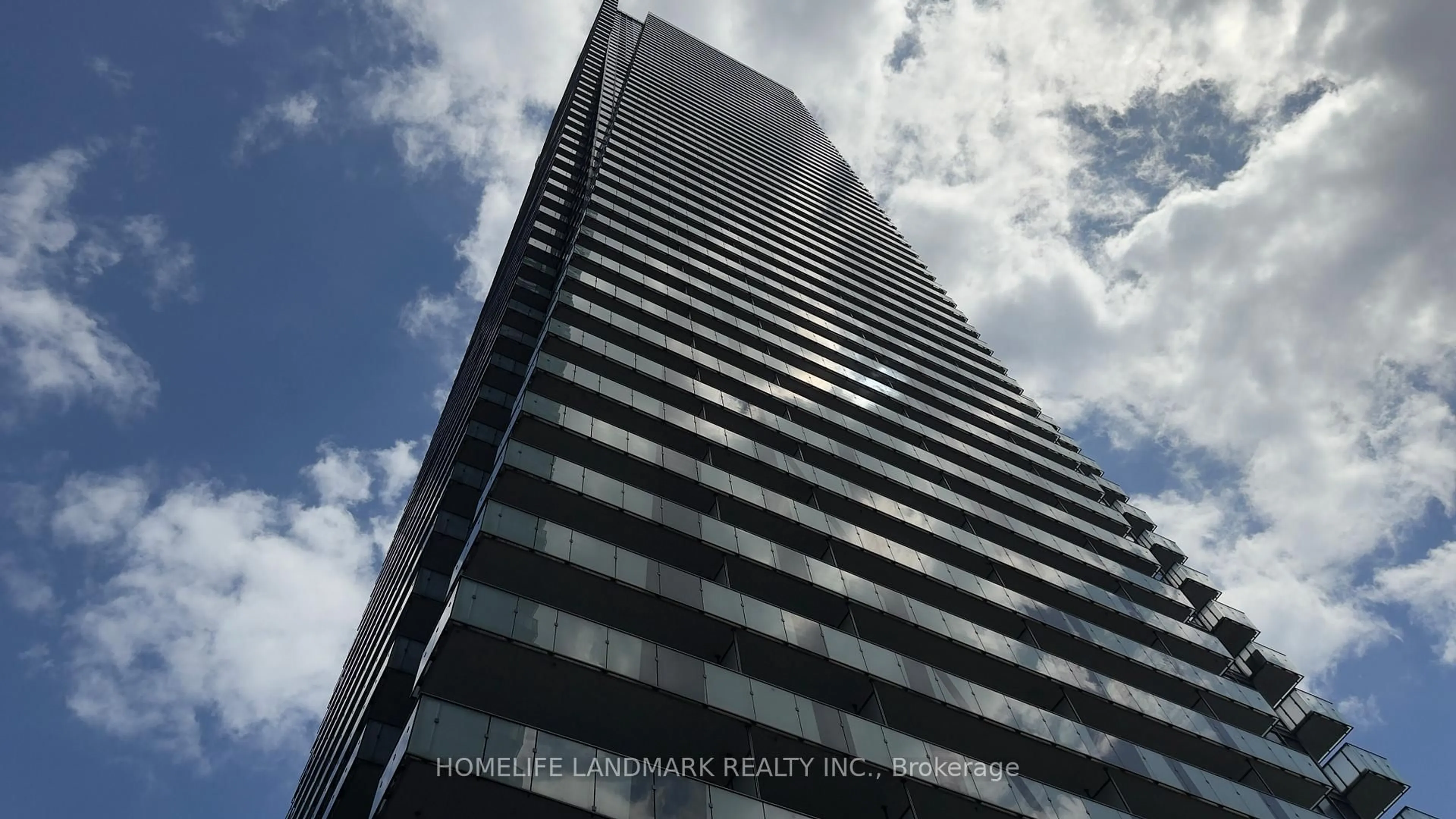 Blurry image for 1080 Bay St #3010, Toronto Ontario M5S 0A5