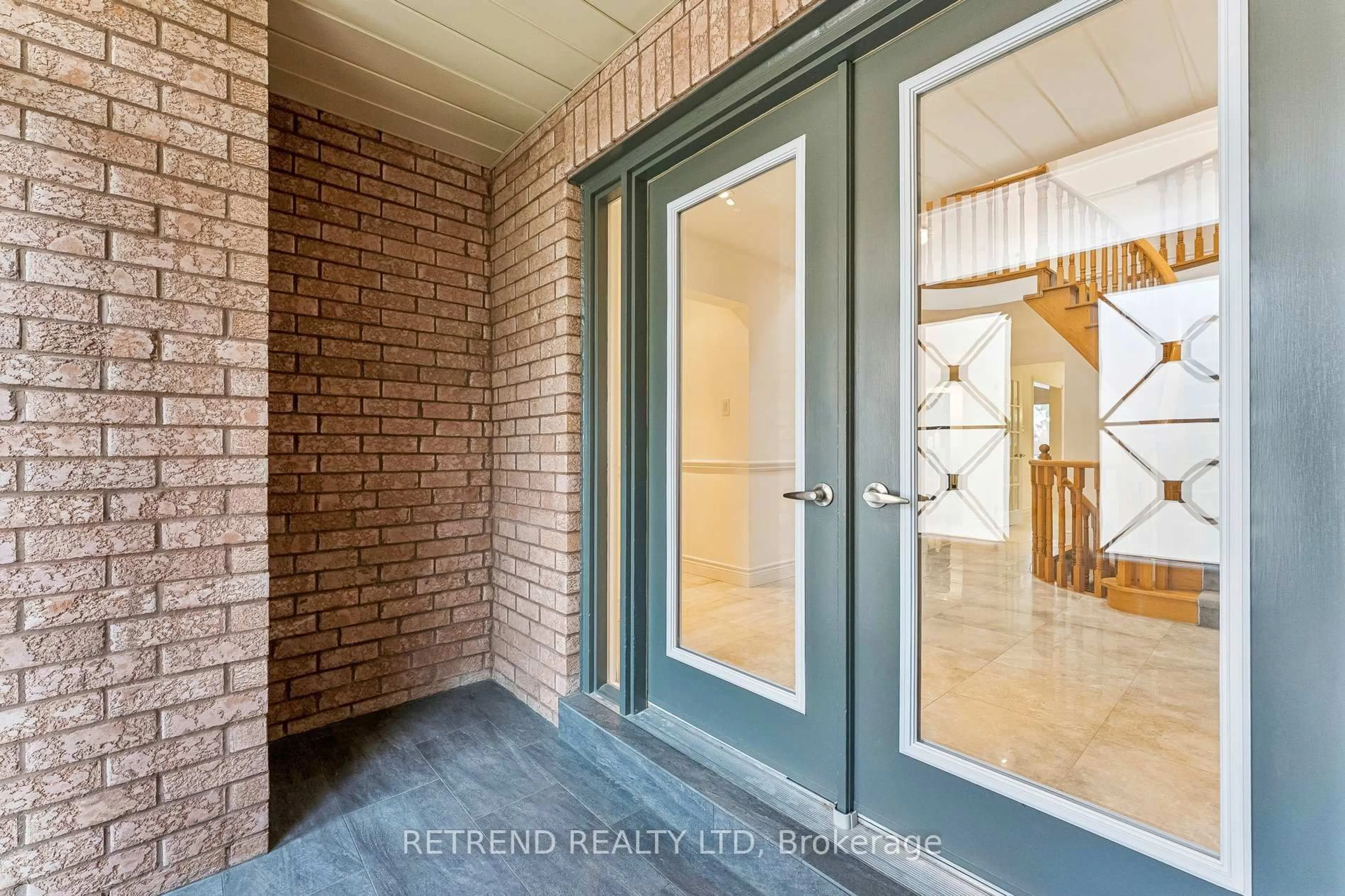 Indoor entryway for 111 Hillcrest Ave, Toronto Ontario M2N 3N8