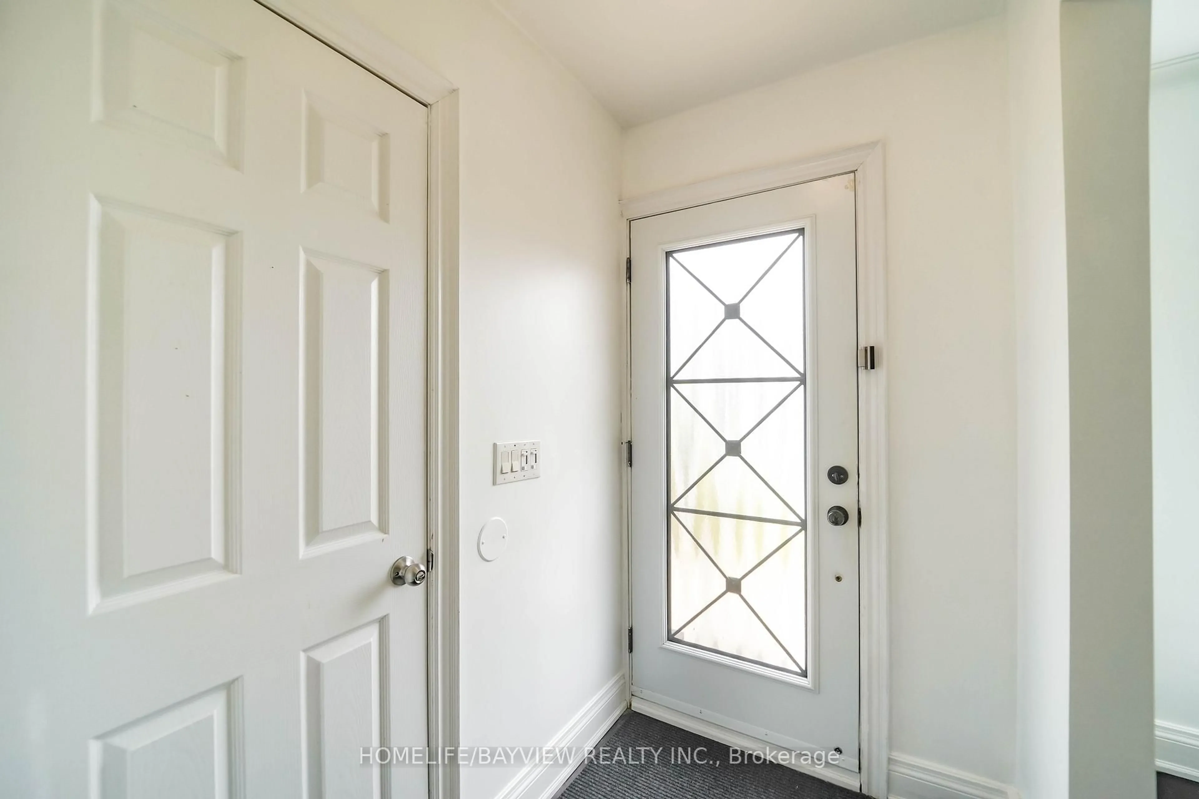 Indoor entryway for 14 Easton Rd, Toronto Ontario M2N 2L3