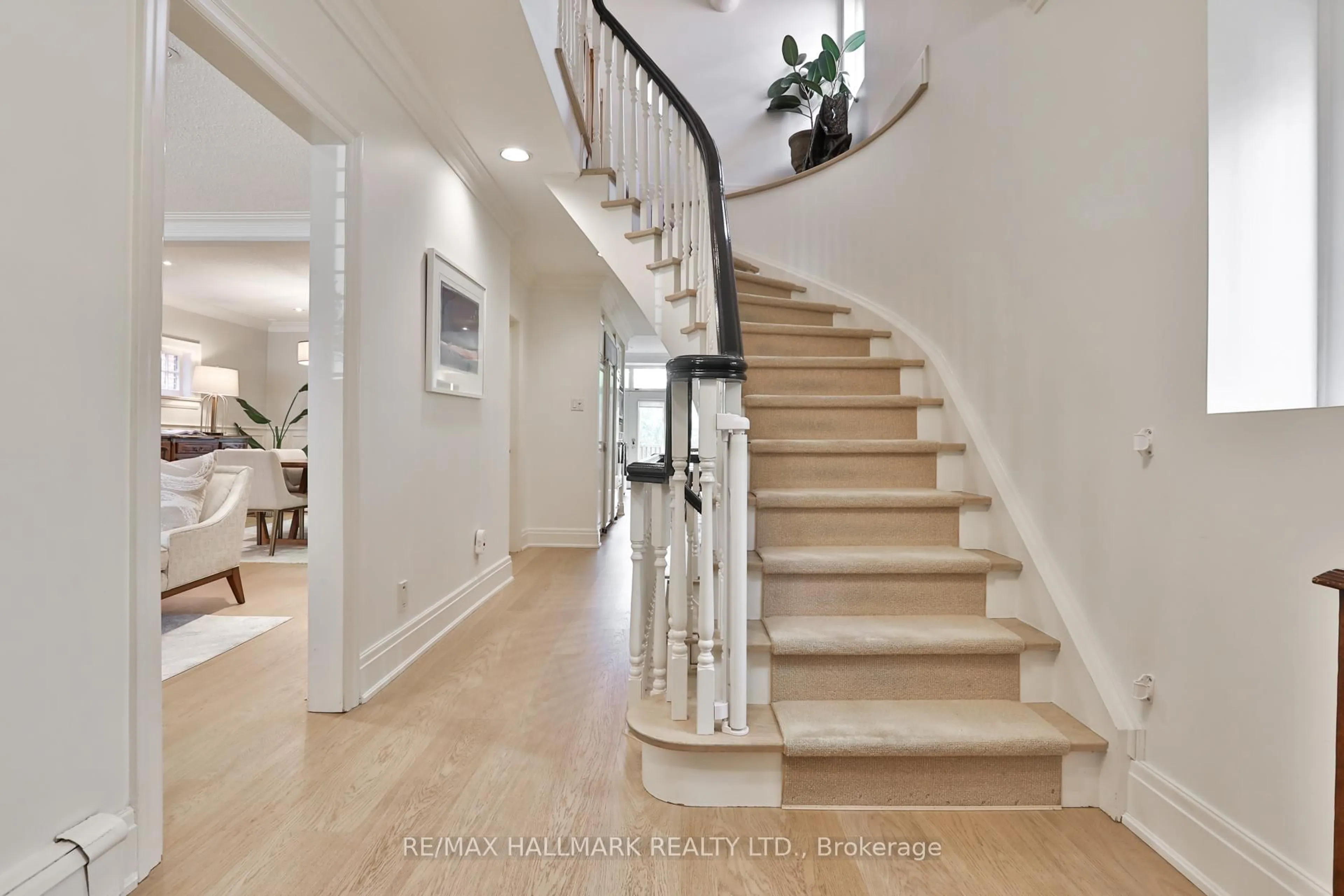 Stairs for 569 Briar Hill Ave, Toronto Ontario M5N 1N1