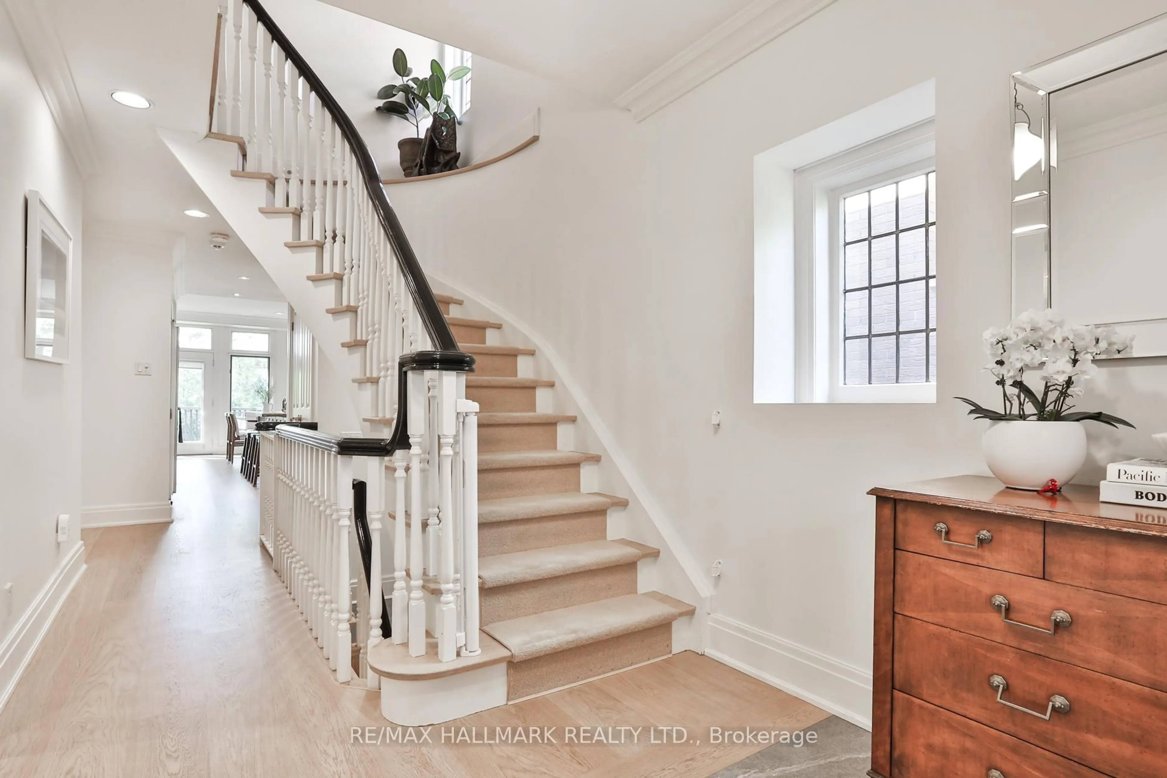 Stairs for 569 Briar Hill Ave, Toronto Ontario M5N 1N1