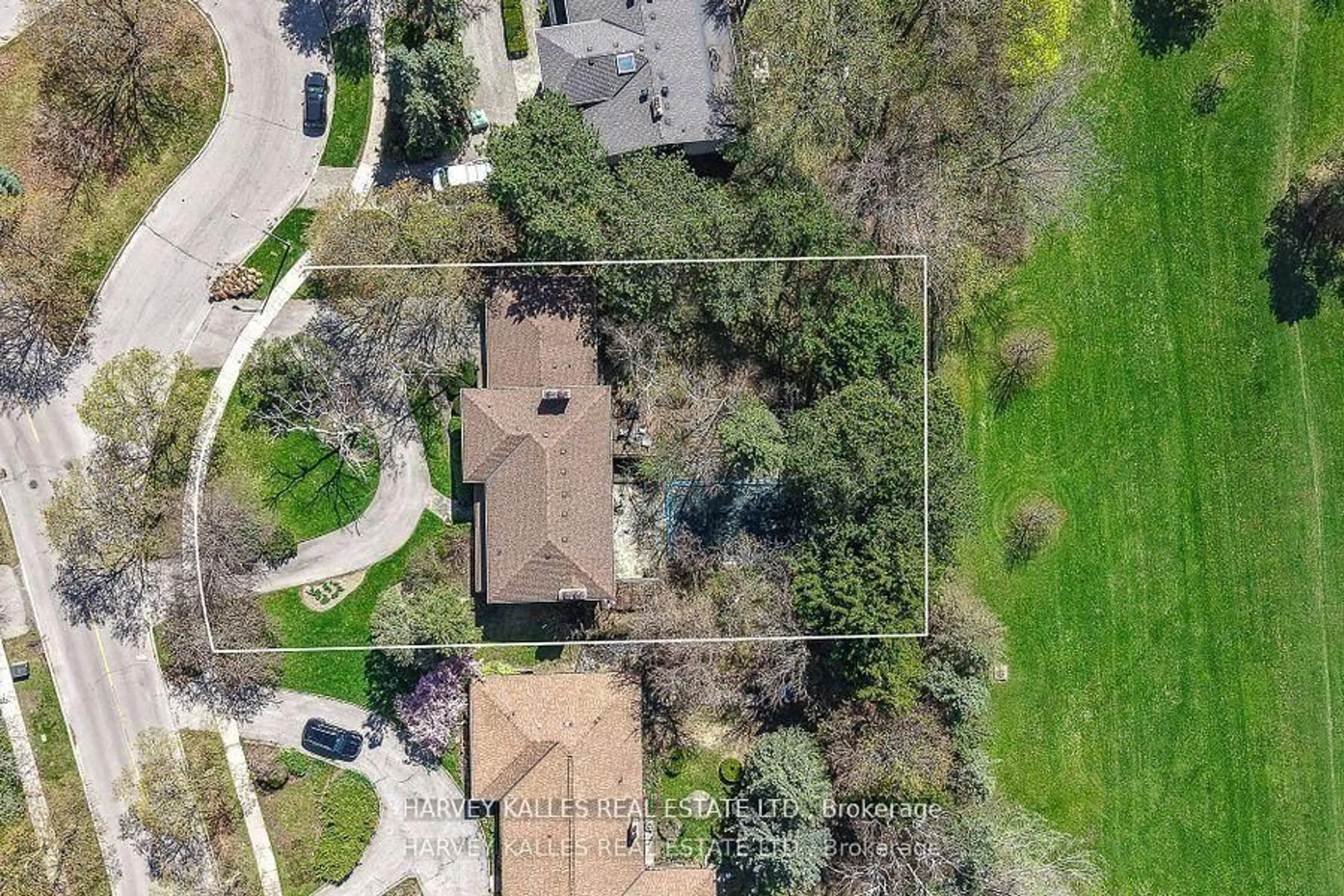 A pic from outside/outdoor area/front of a property/back of a property/a pic from drone, street for 38 Fifeshire Rd, Toronto Ontario M2L 2G6