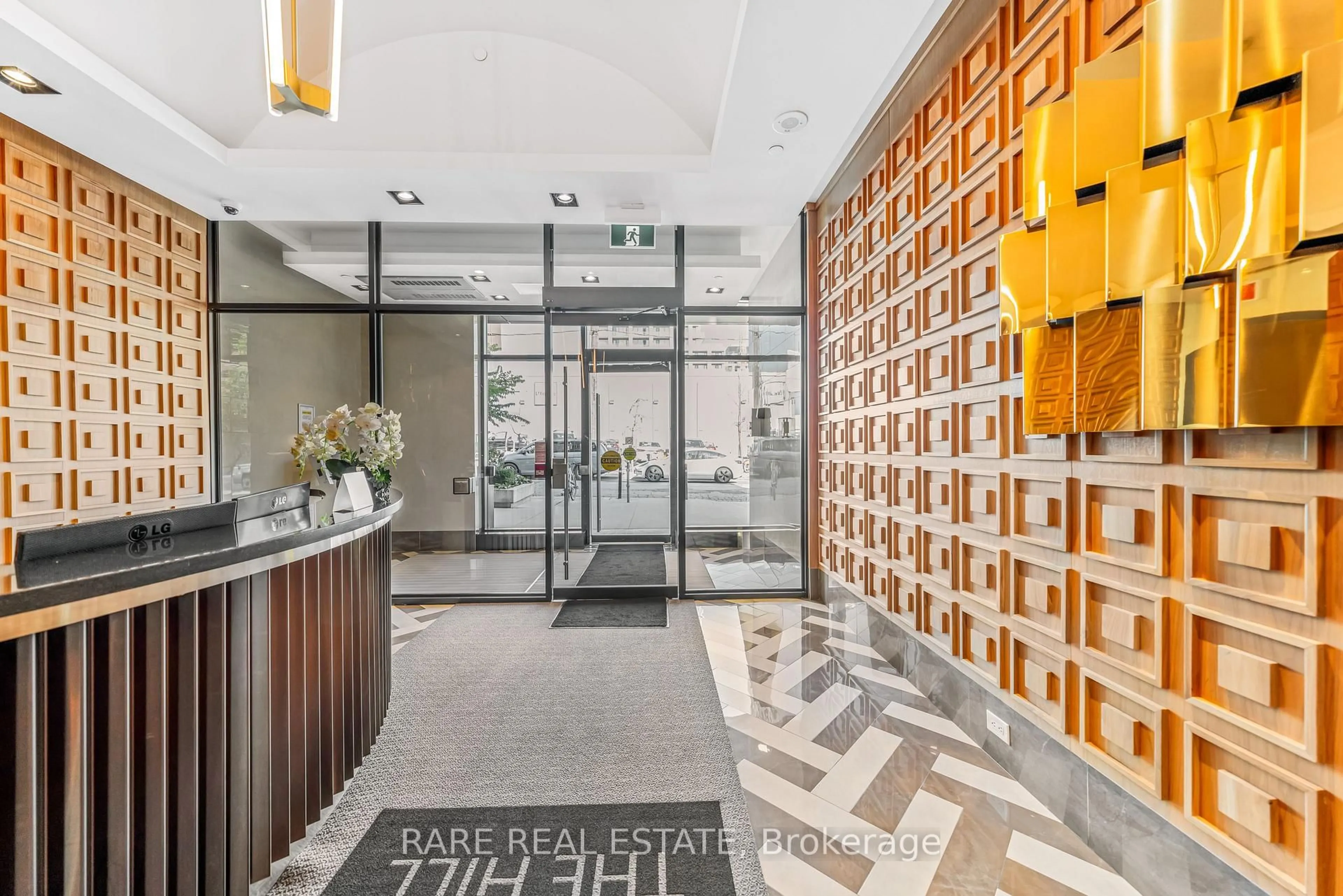Indoor foyer for 170 Chiltern Hill Rd #409, Toronto Ontario M6C 0A9