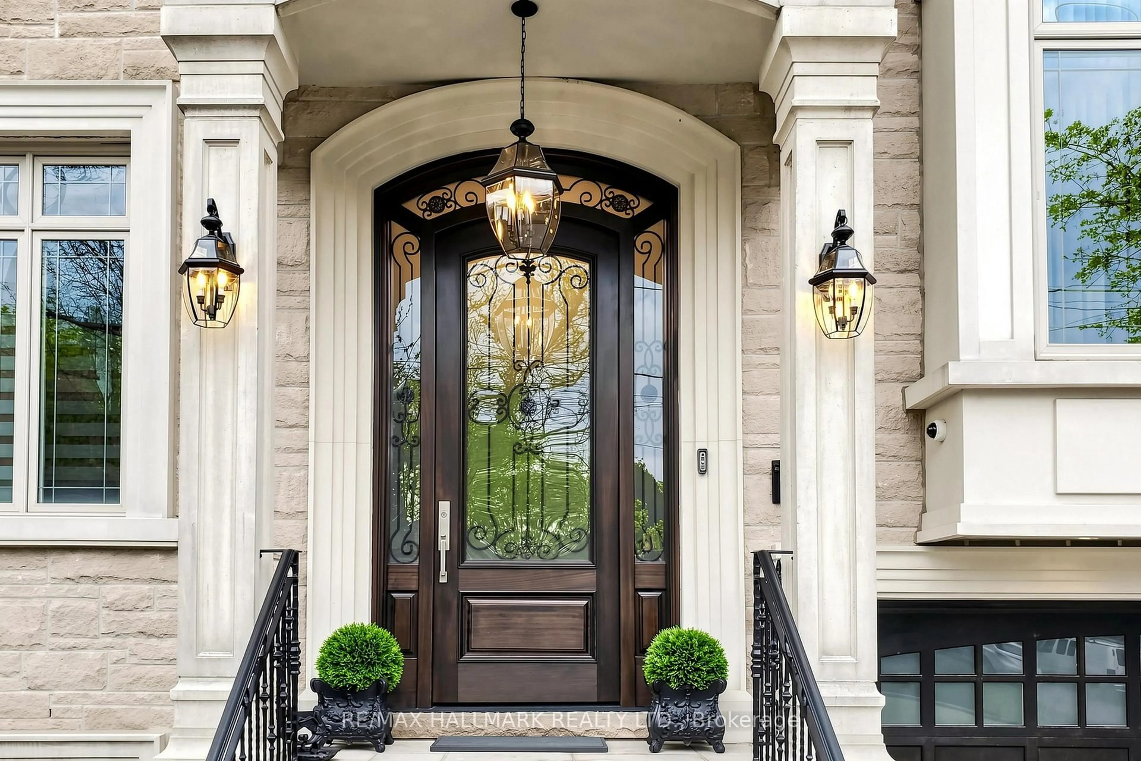 Indoor entryway for 50 LLOYDMINSTER Cres, Toronto Ontario M2M 2S1