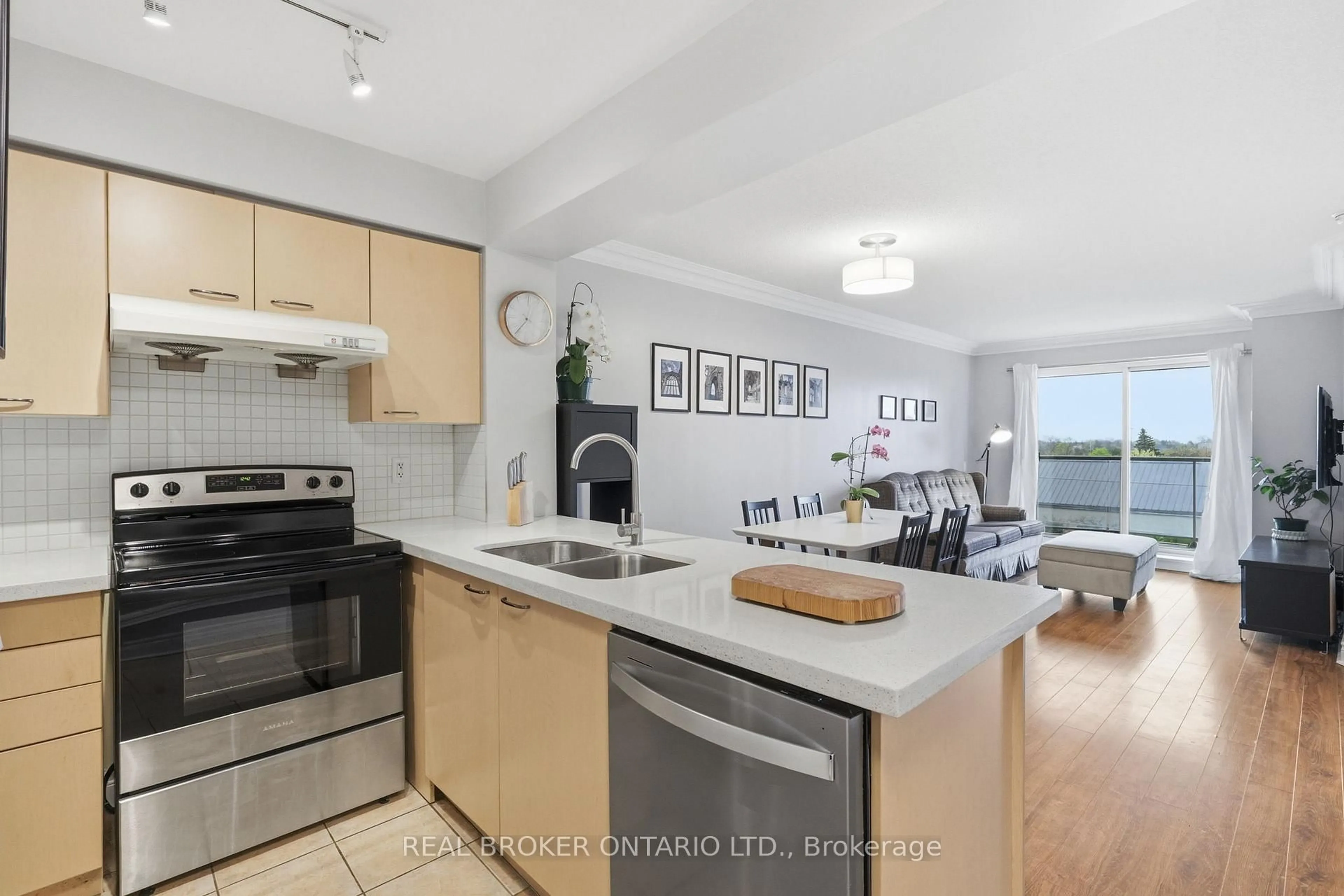 Standard kitchen, unknown for 2 Clairtrell Rd #609, Toronto Ontario M2N 7H5