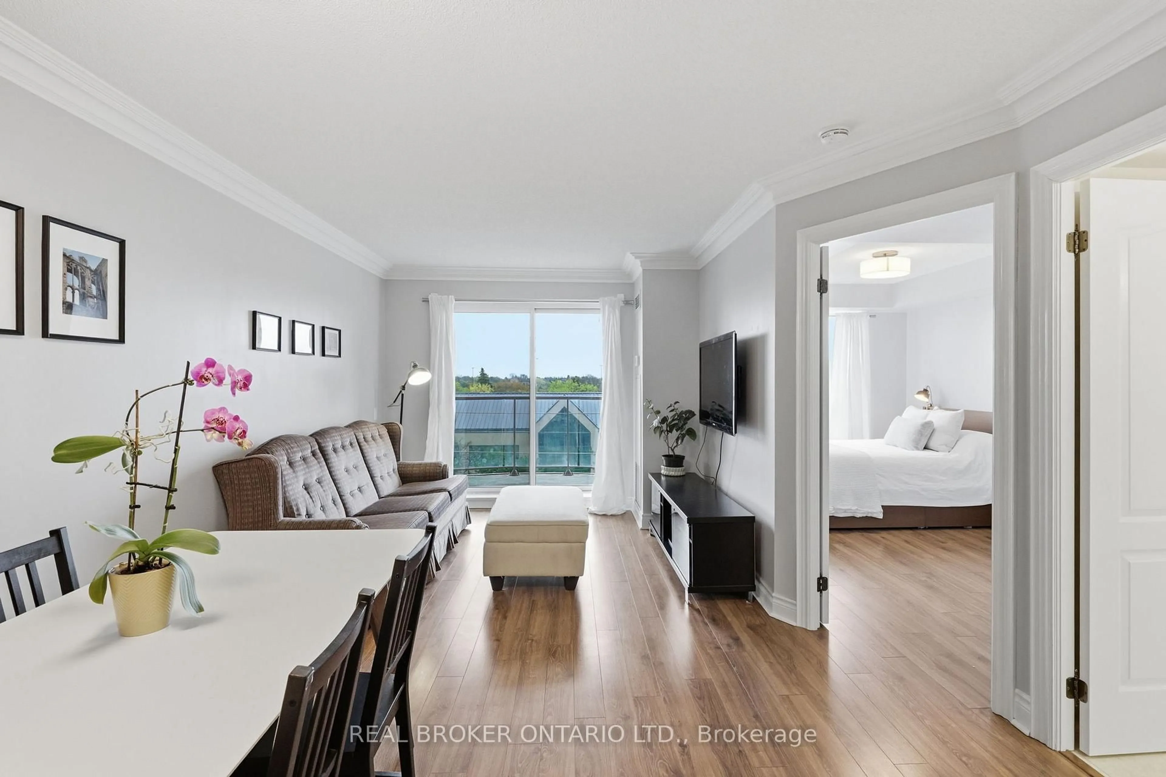 Living room with furniture, wood/laminate floor for 2 Clairtrell Rd #609, Toronto Ontario M2N 7H5