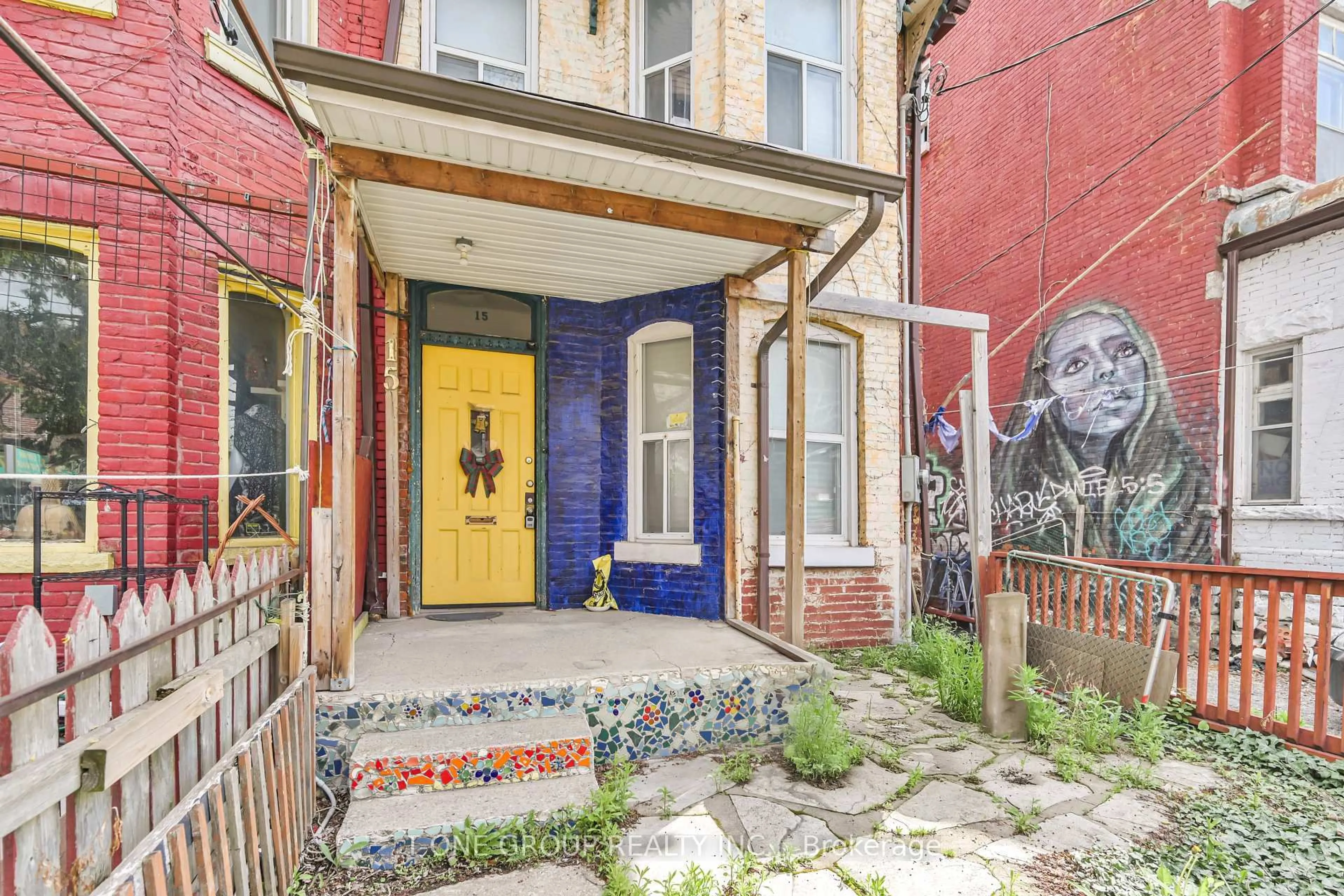 Home with brick exterior material, street for 15 Kensington Ave, Toronto Ontario M5T 2J8