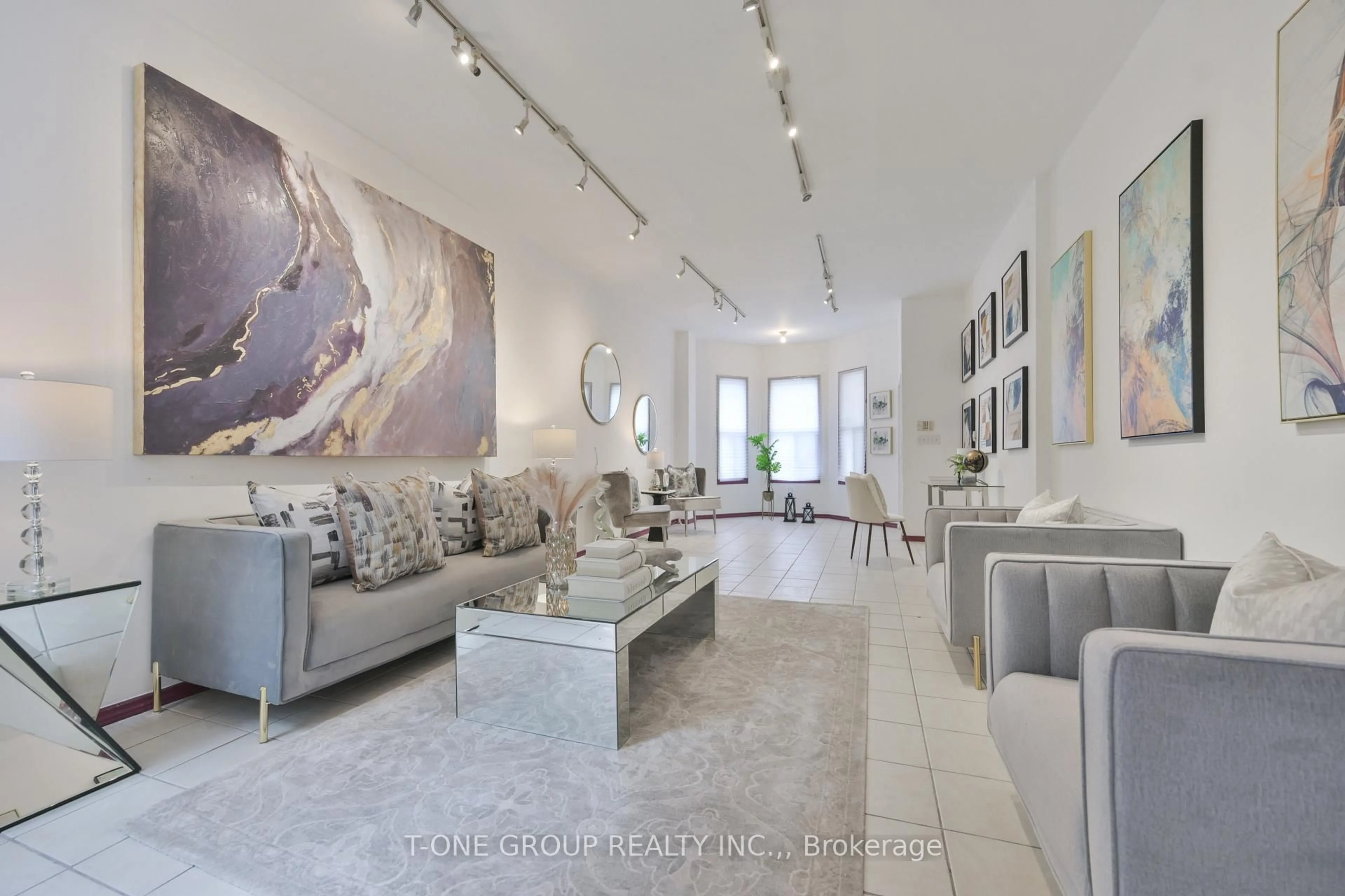 Living room with furniture, unknown for 15 Kensington Ave, Toronto Ontario M5T 2J8