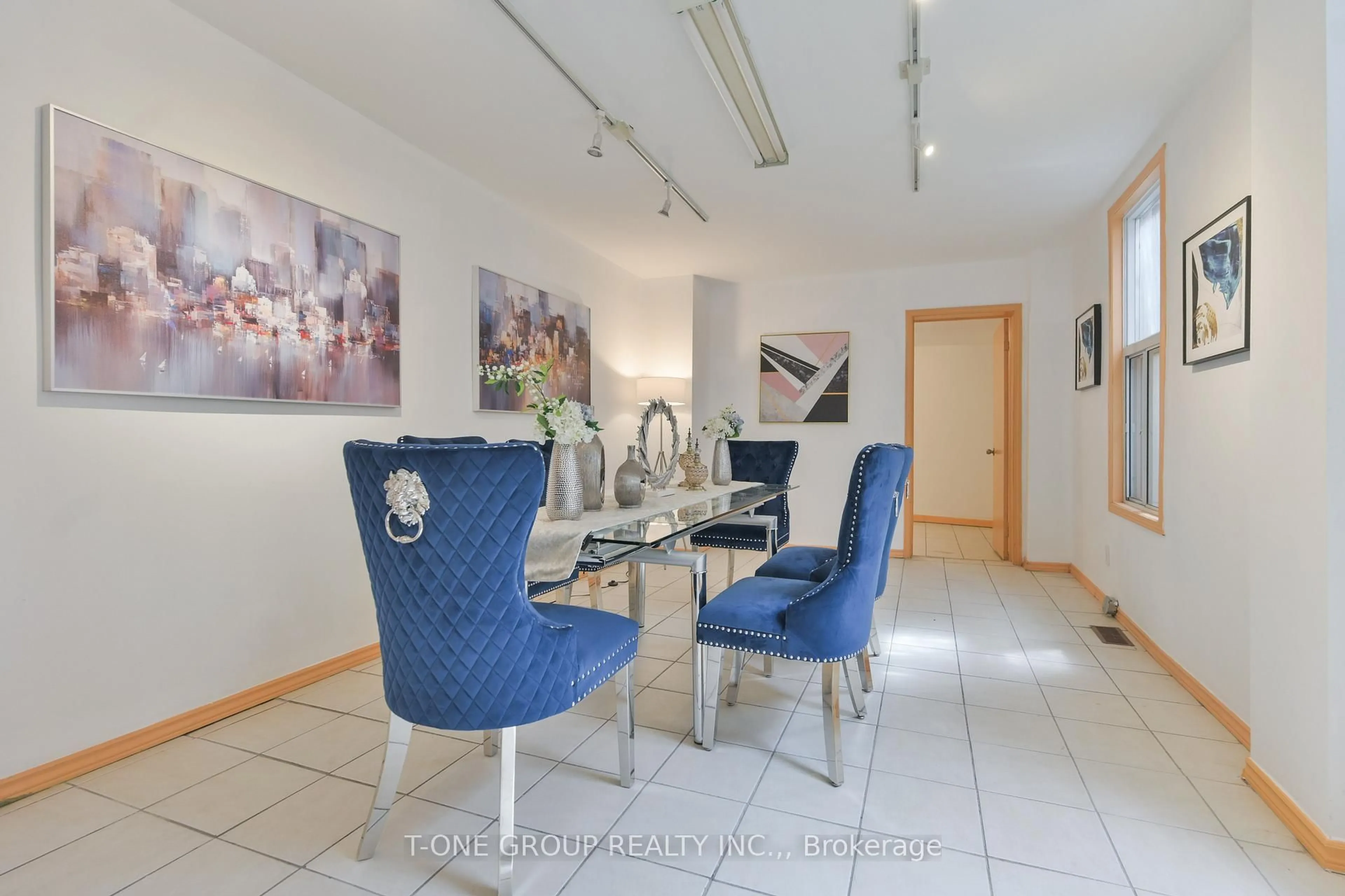Dining room, unknown for 15 Kensington Ave, Toronto Ontario M5T 2J8