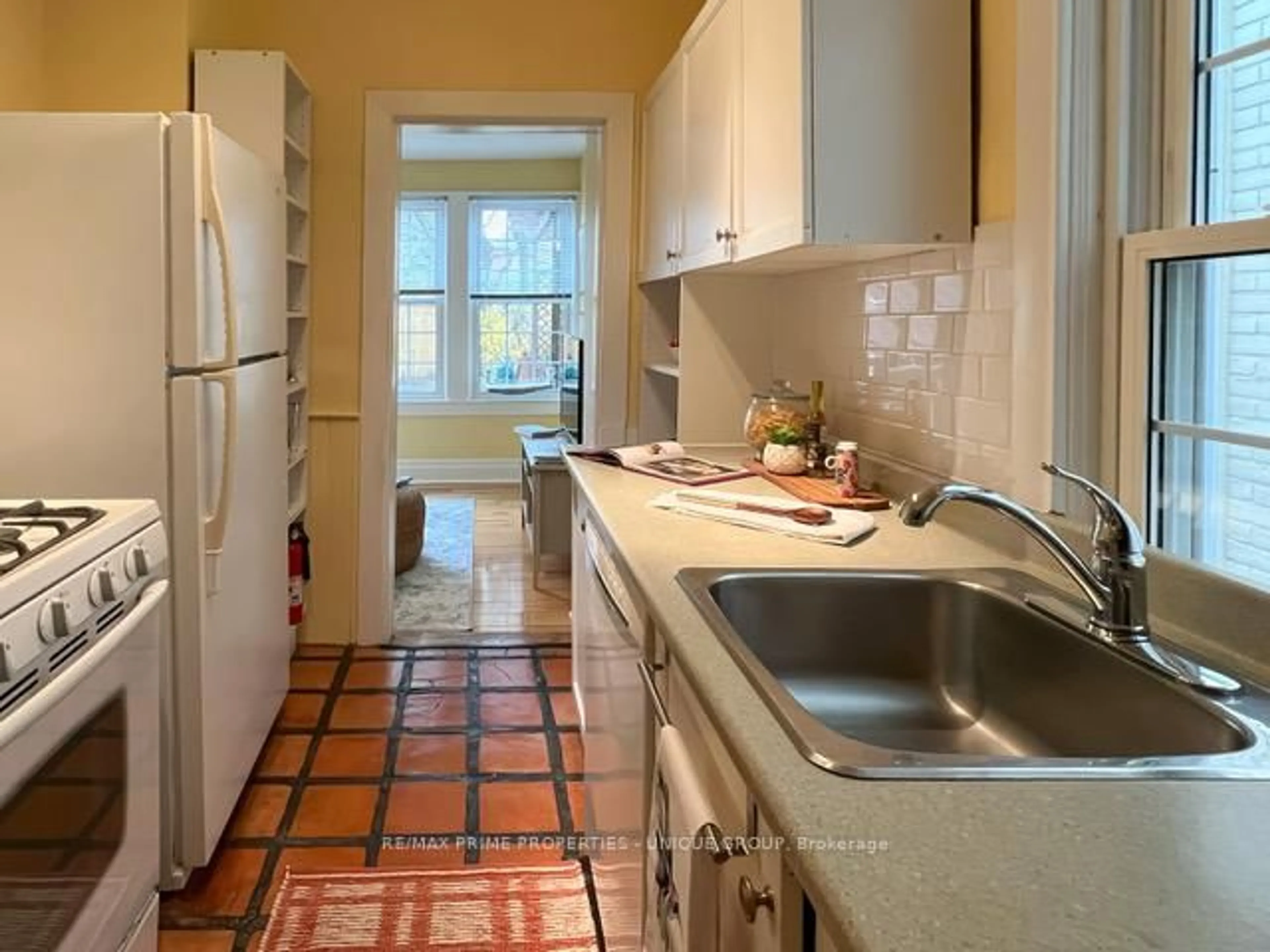 Standard kitchen, ceramic/tile floor for 11 Freeman St, Toronto Ontario M1N 2B7