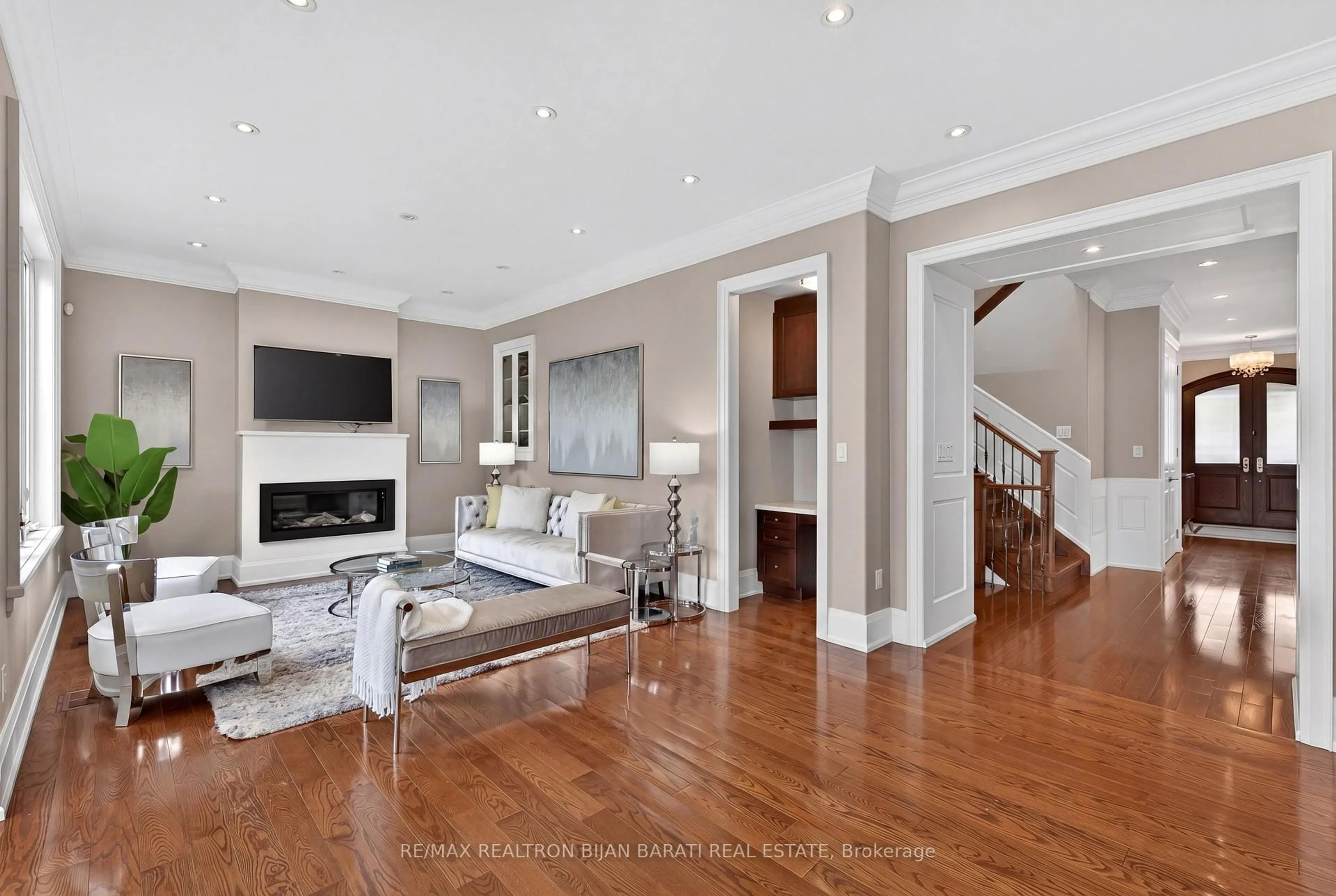 Living room with furniture, unknown for 20 Windham Dr, Toronto Ontario M2K 1X8