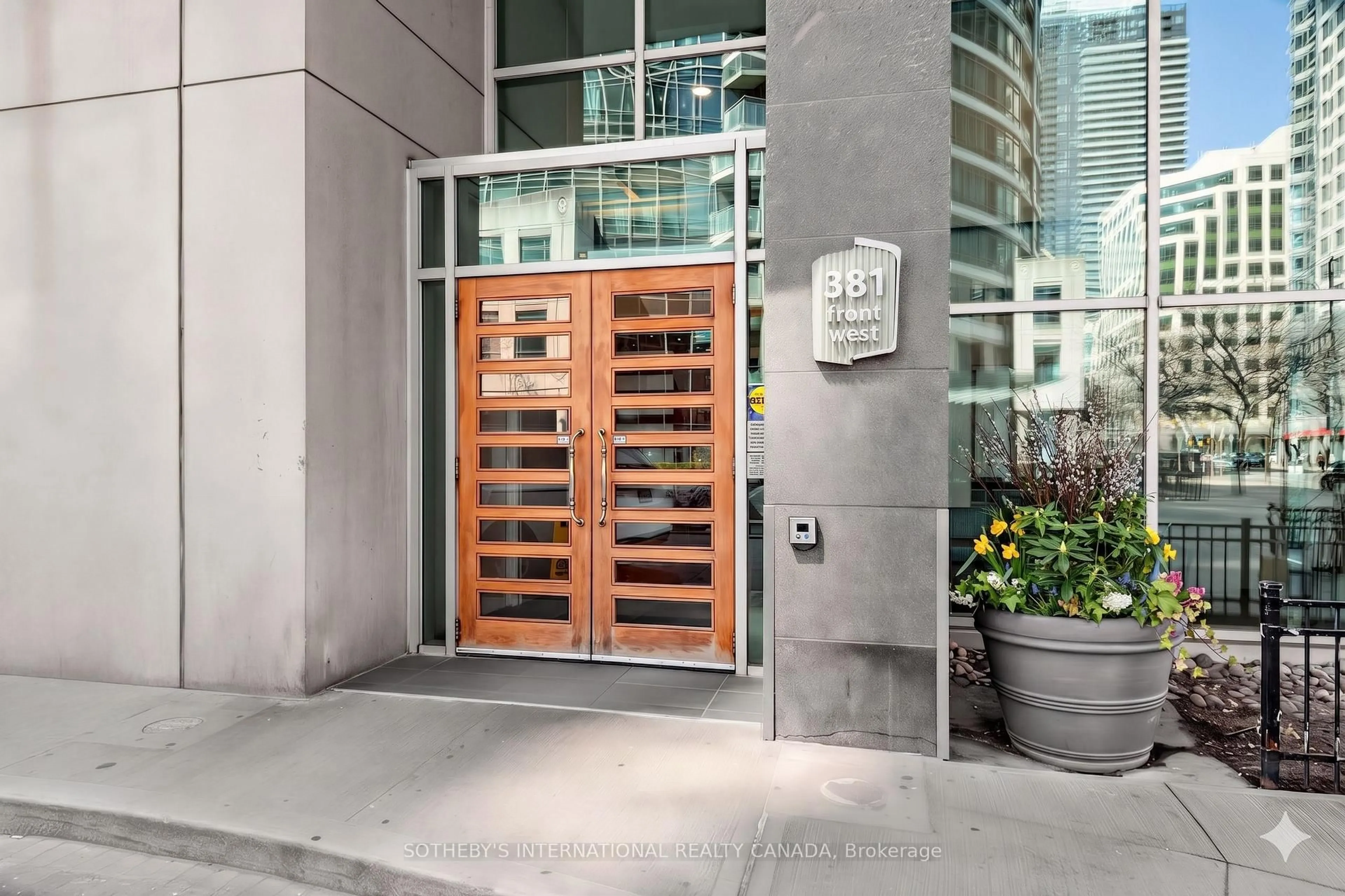 Indoor foyer for 381 Front St #2102, Toronto Ontario M5V 3R8