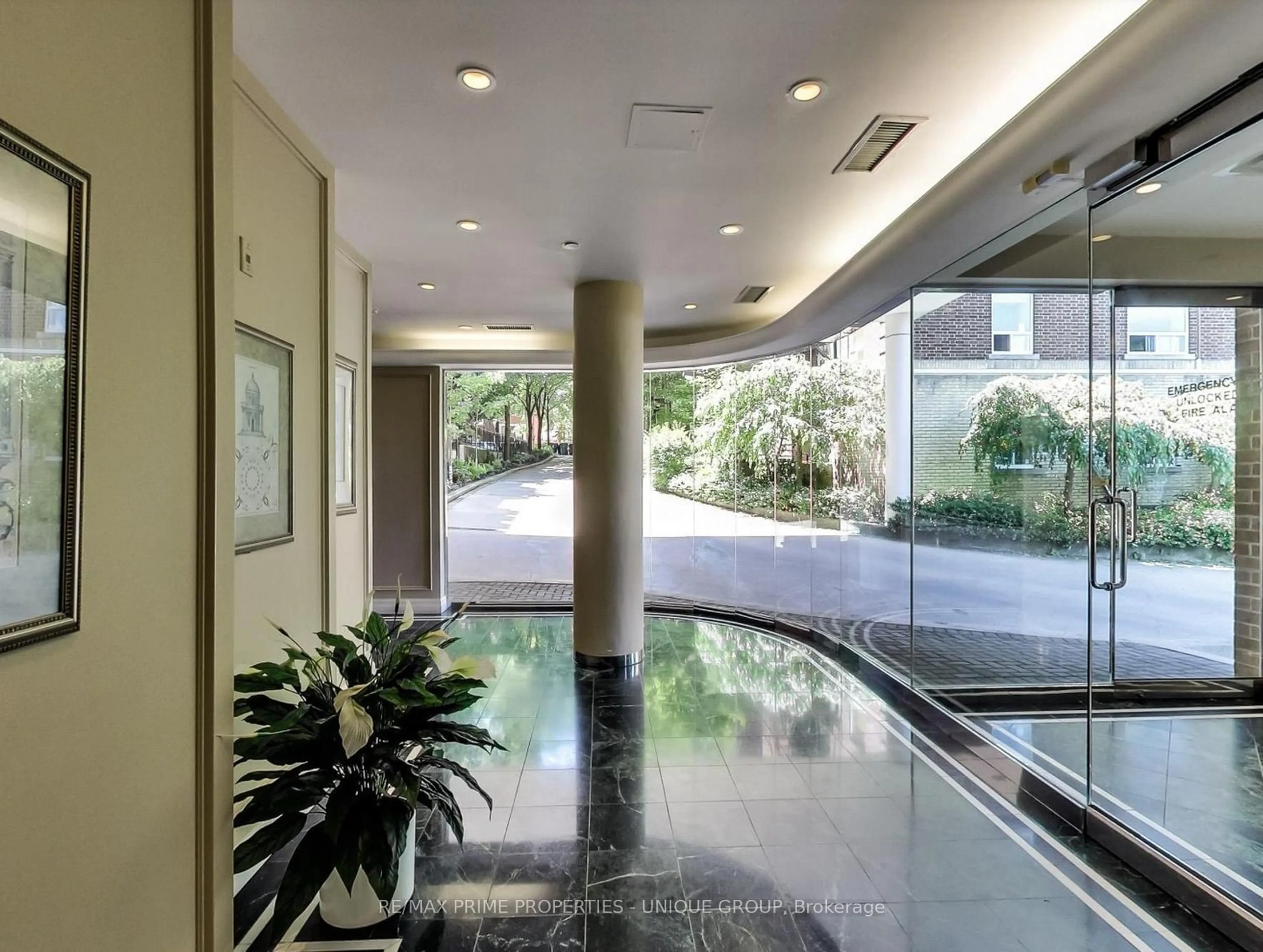Indoor foyer for 97 Lawton Blvd #202, Toronto Ontario M4V 1Z6