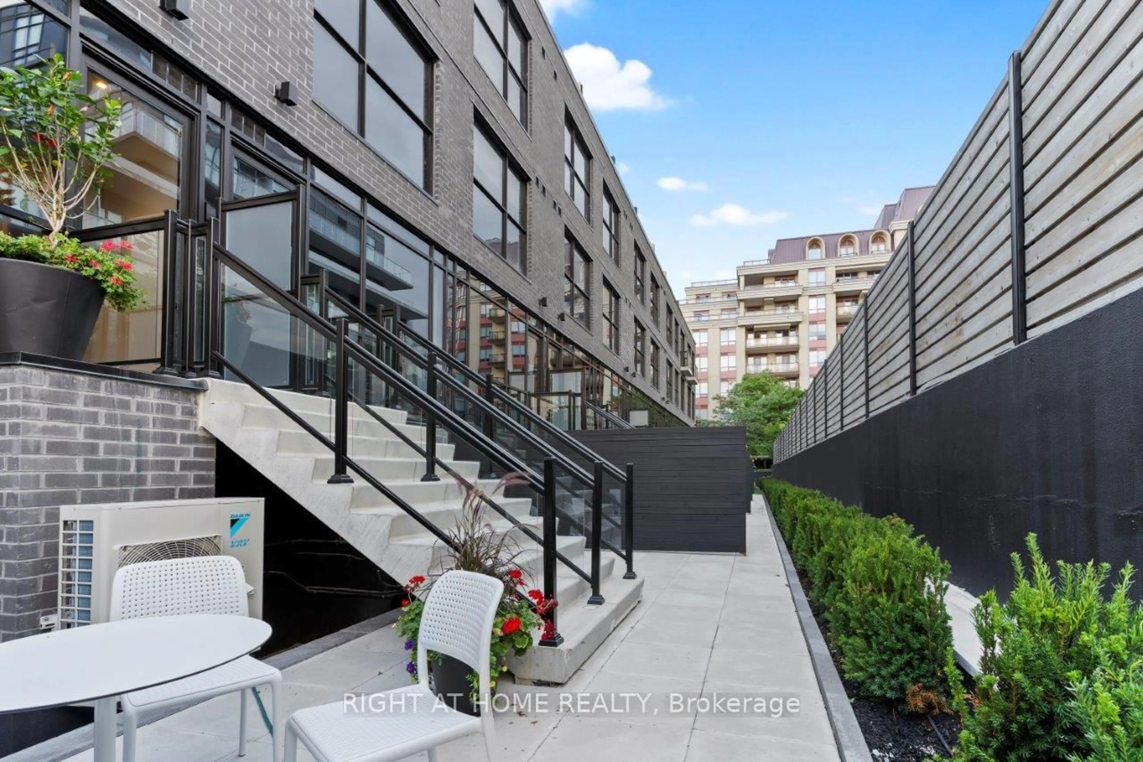 Patio, street for 12 Dervock Cres #25, Toronto Ontario M2K 1A7
