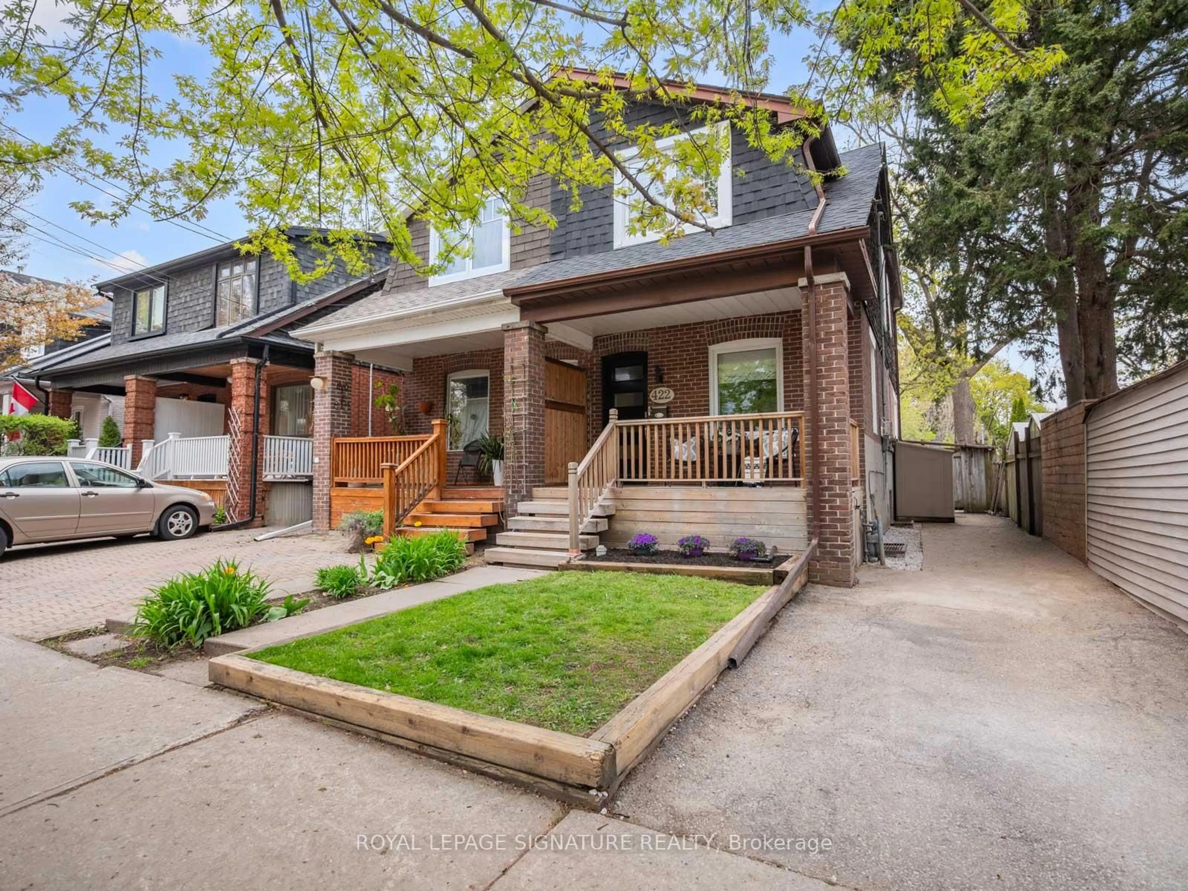 Home with brick exterior material, street for 422 Davisville Ave, Toronto Ontario M4S 1H6