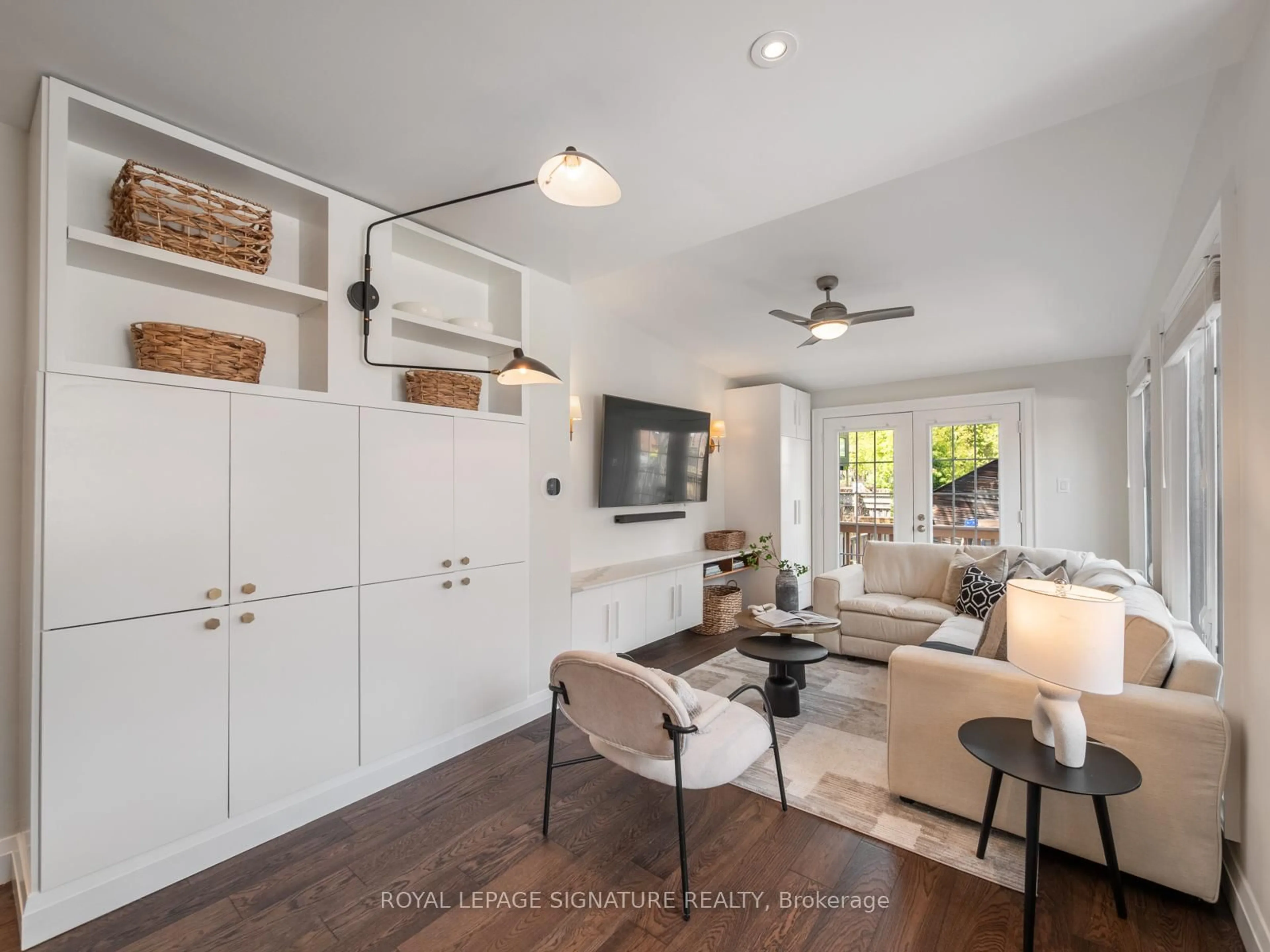 Open concept kitchen, wood/laminate floor for 422 Davisville Ave, Toronto Ontario M4S 1H6