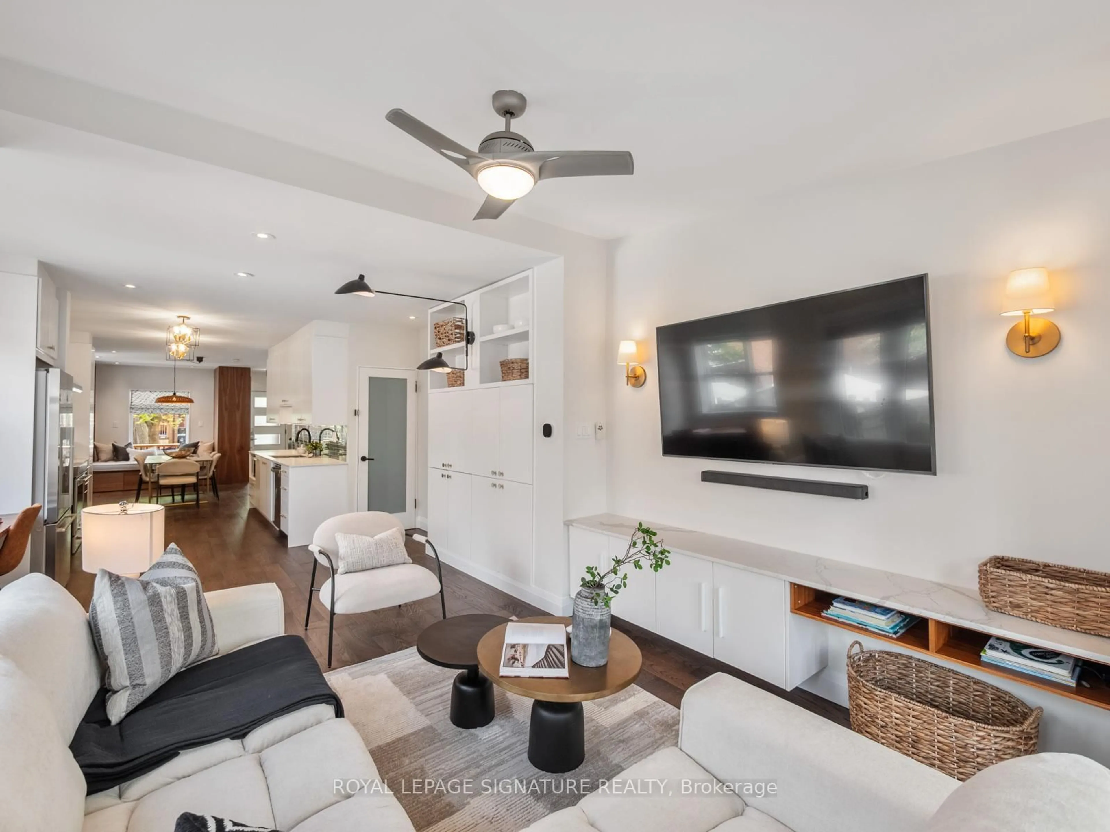Living room with furniture, unknown for 422 Davisville Ave, Toronto Ontario M4S 1H6