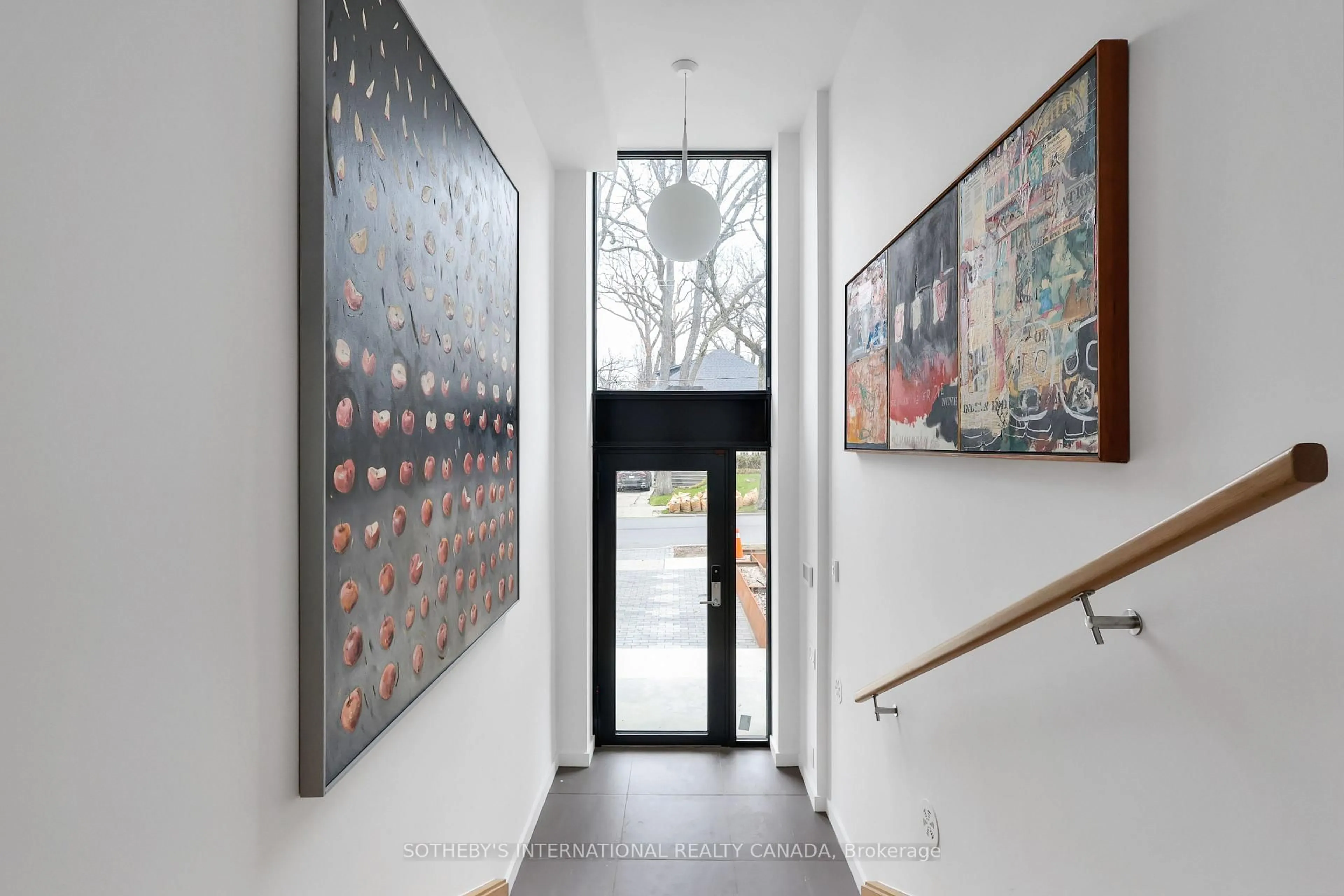 Indoor entryway for 323 St Clair Ave, Toronto Ontario M4T 1P3