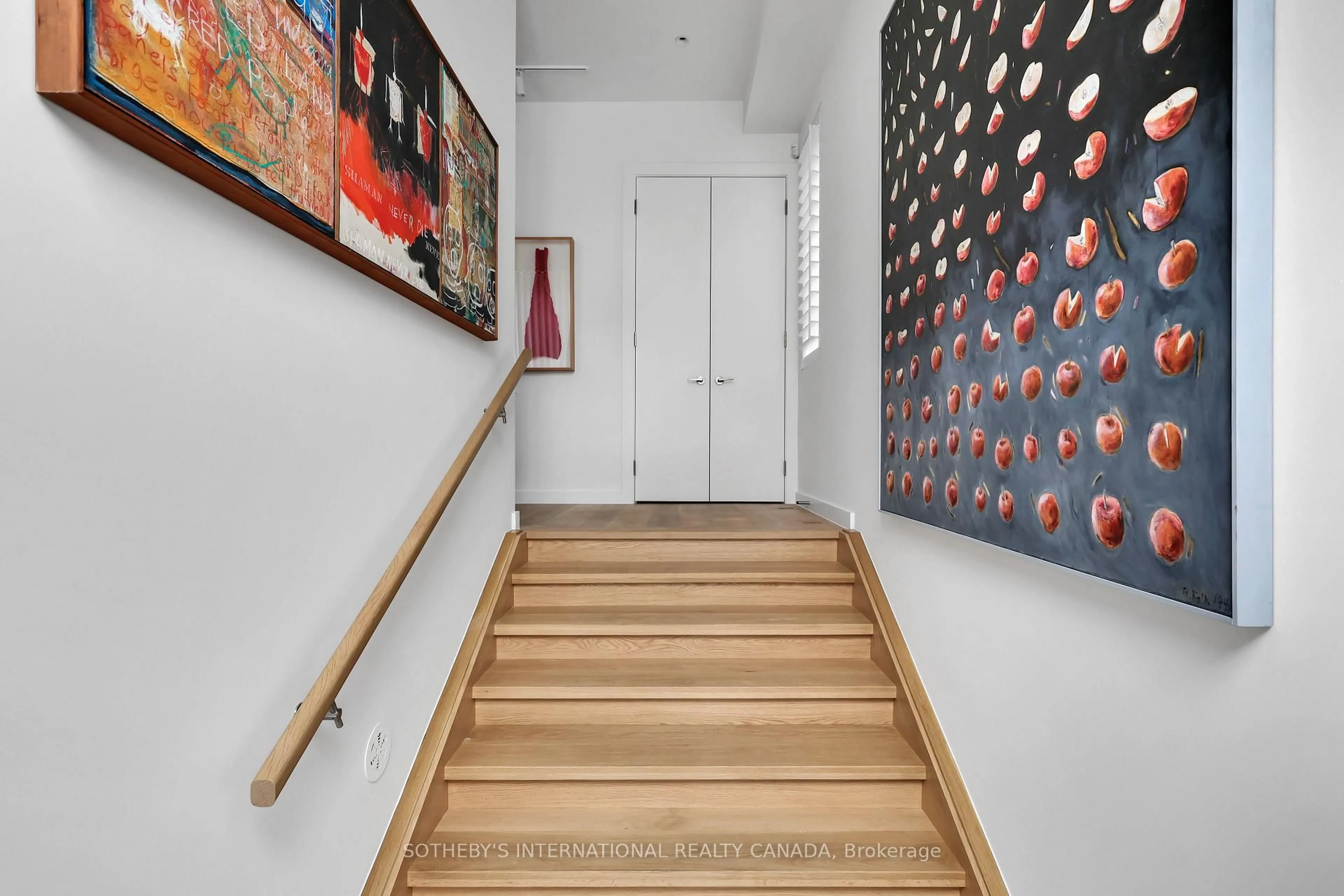 Unknown for 323 St Clair Ave, Toronto Ontario M4T 1P3