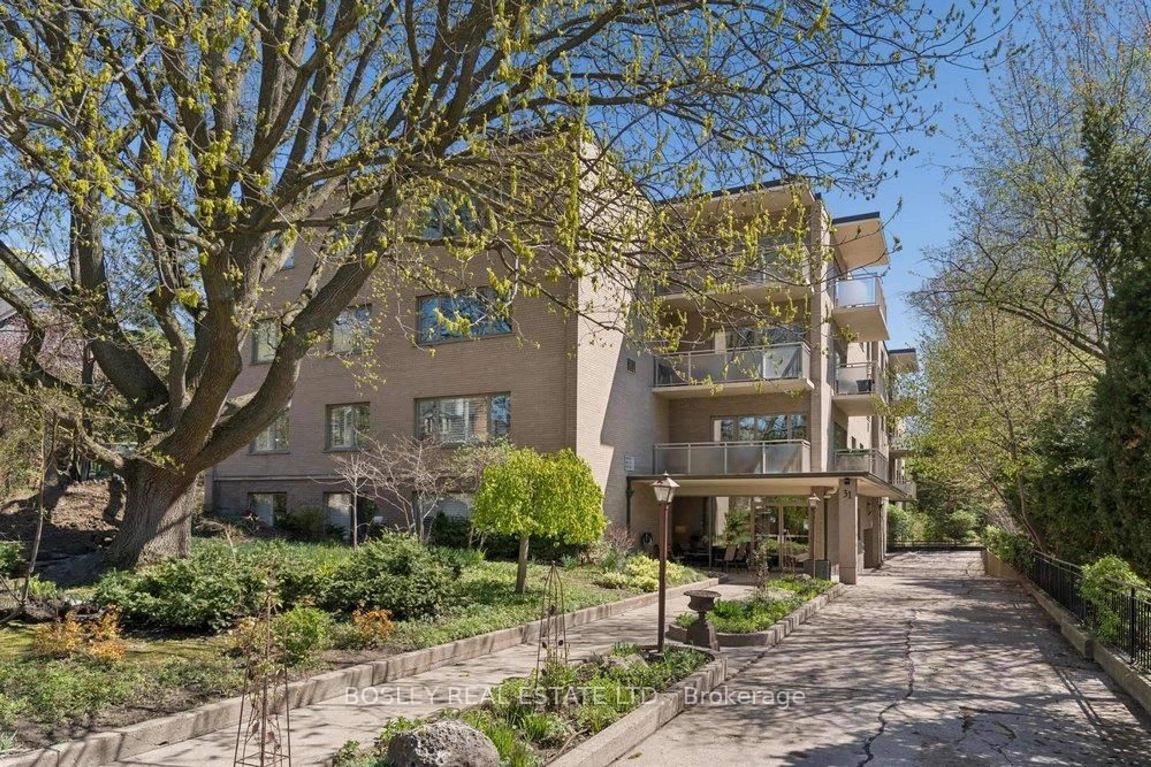 Patio, street for 31 Rosedale Rd #303, Toronto Ontario M4W 2P5