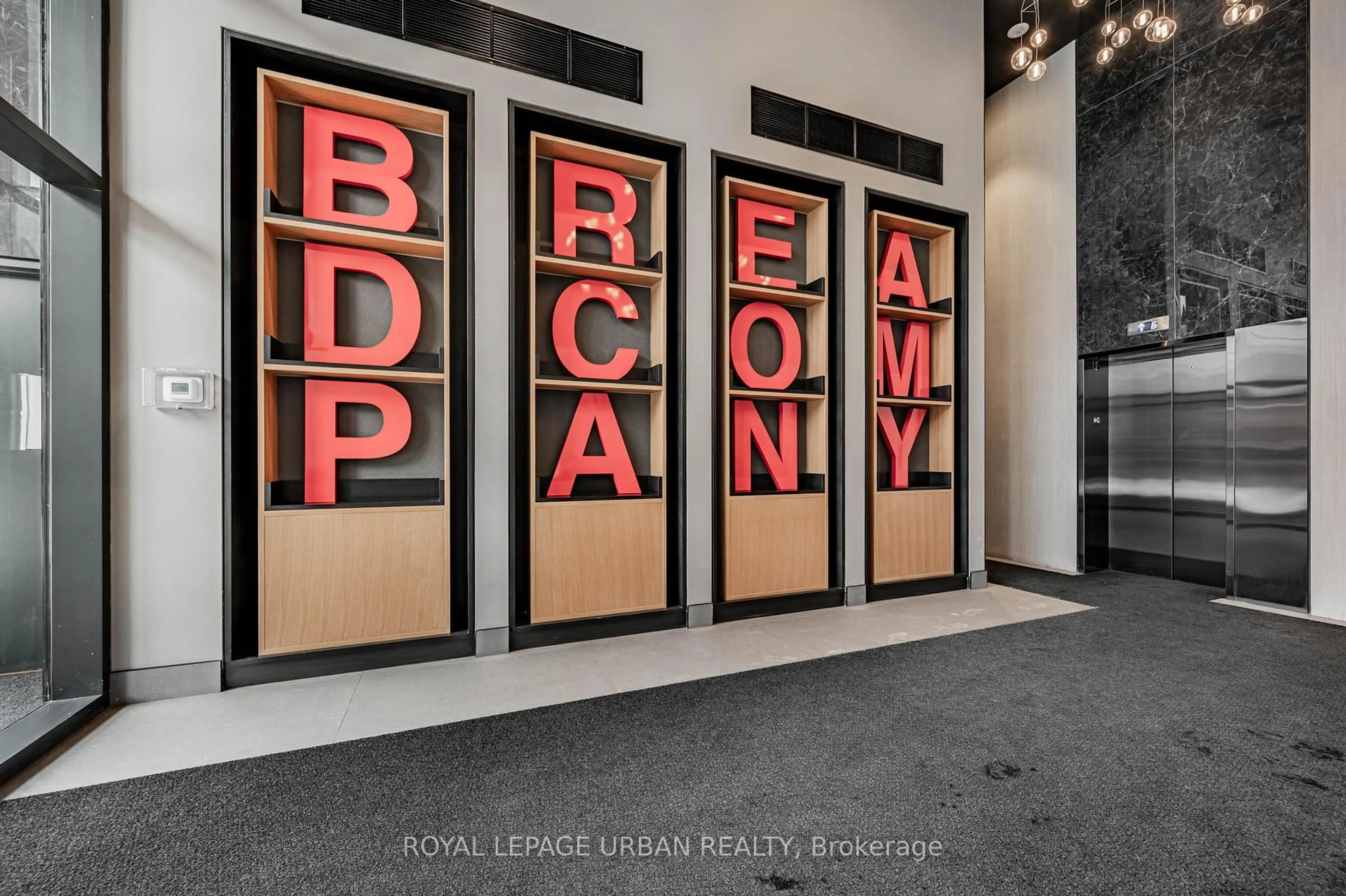 Lobby for 195 McCaul St #521, Toronto Ontario M5T 0E5
