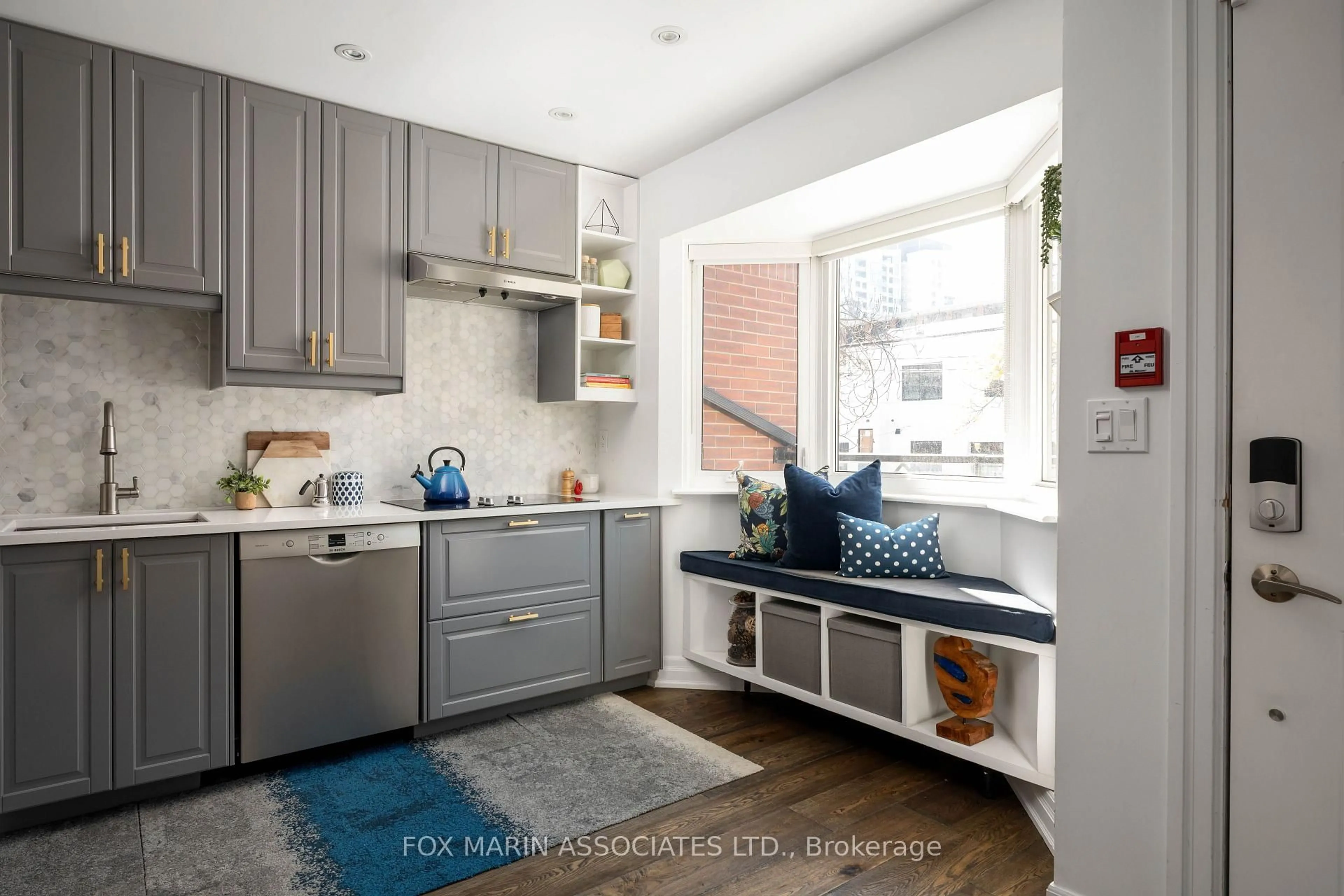 Open concept kitchen, unknown for 588 Wellington St, Toronto Ontario M5V 2X5