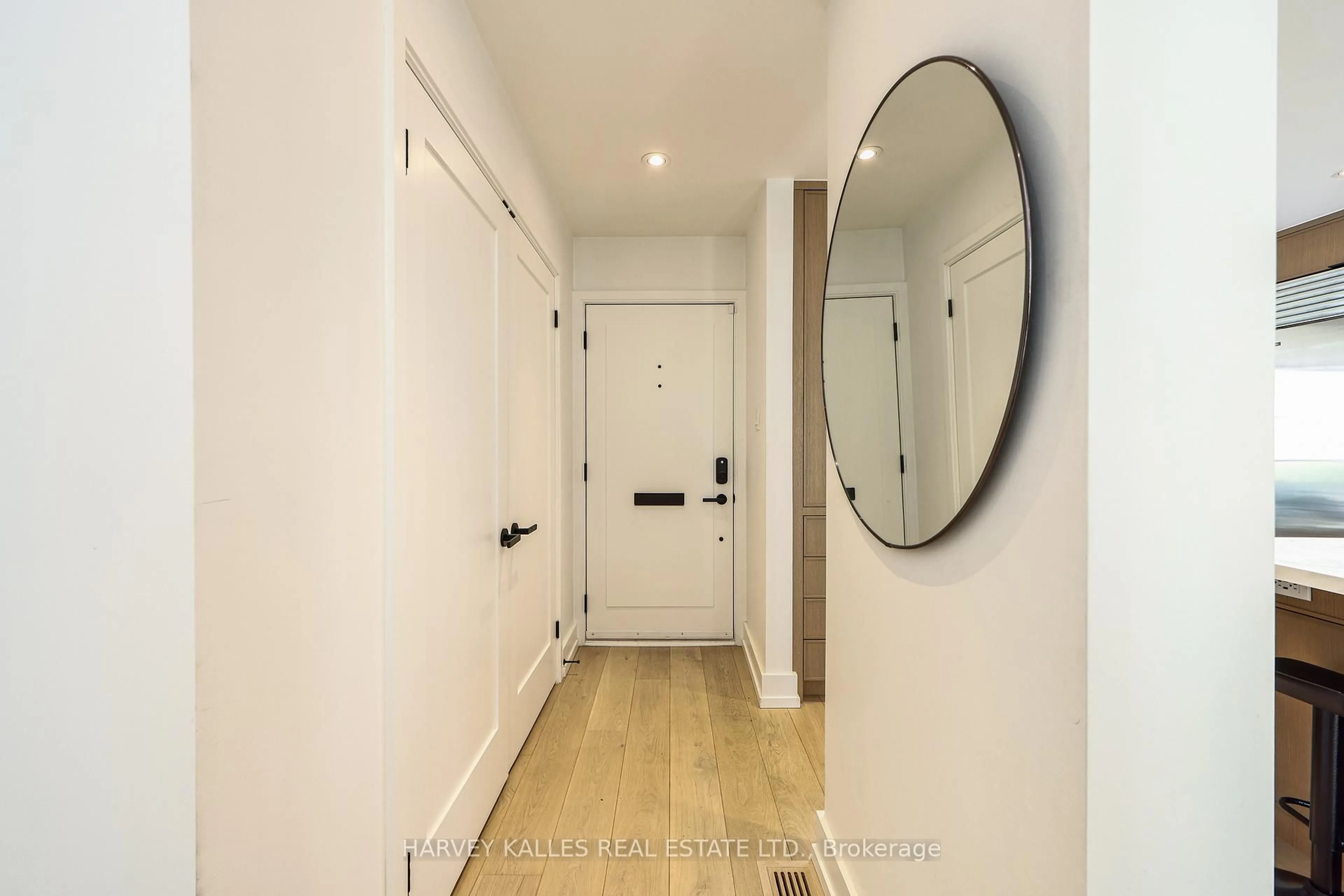 Indoor entryway for 240 Broadway Ave #22, Toronto Ontario M4P 1V9