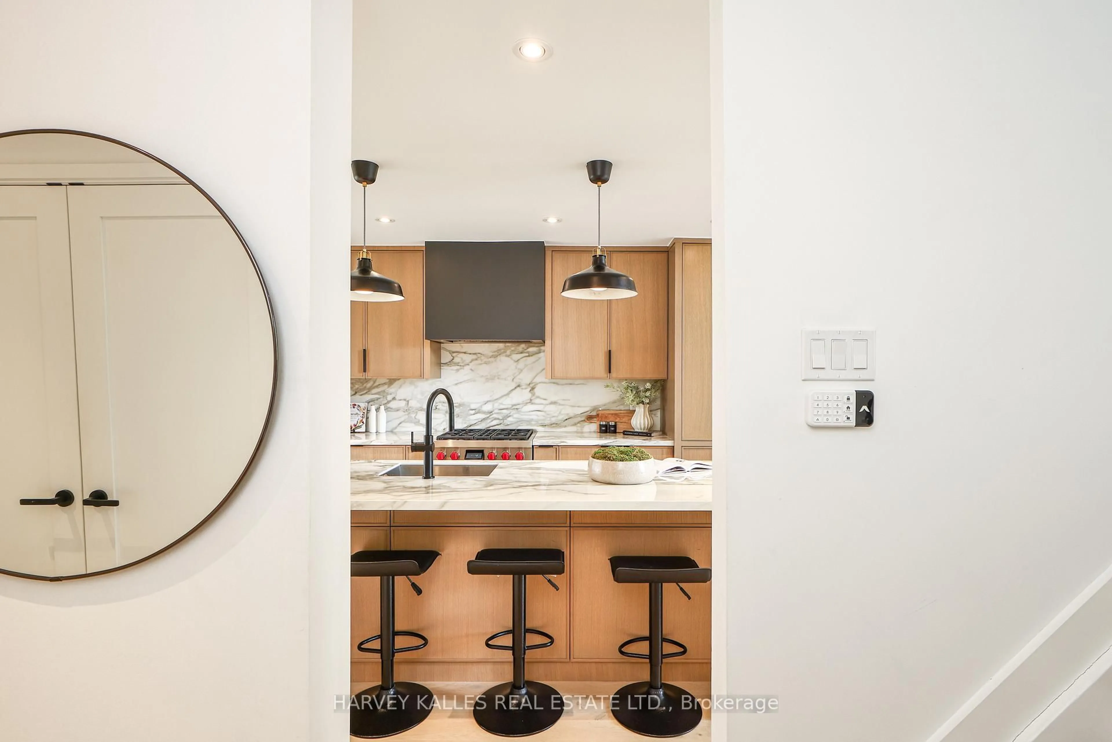 Contemporary kitchen, ceramic/tile floor for 240 Broadway Ave #22, Toronto Ontario M4P 1V9
