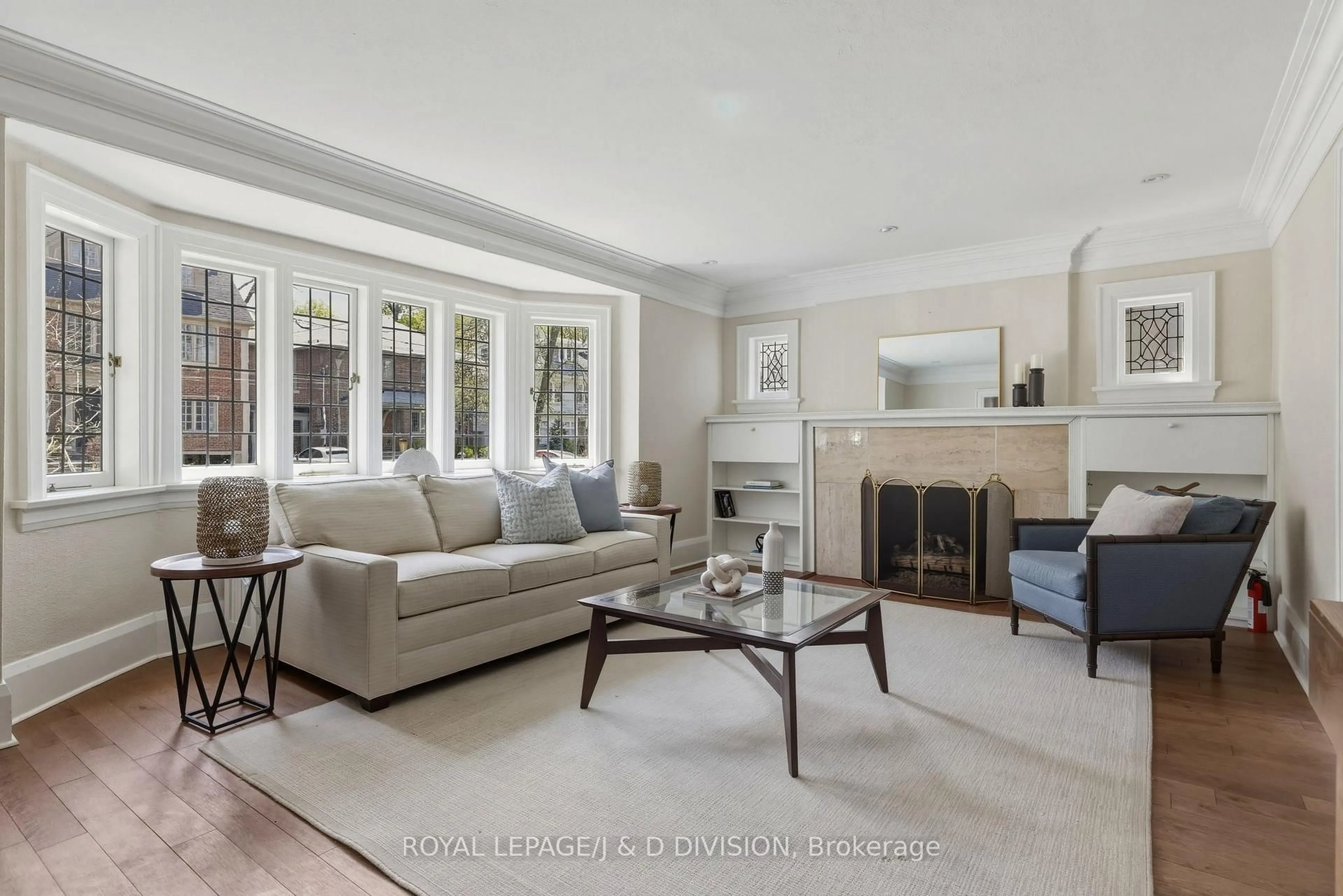 Living room with furniture, unknown for 102 Ridge Dr, Toronto Ontario M4T 1B8