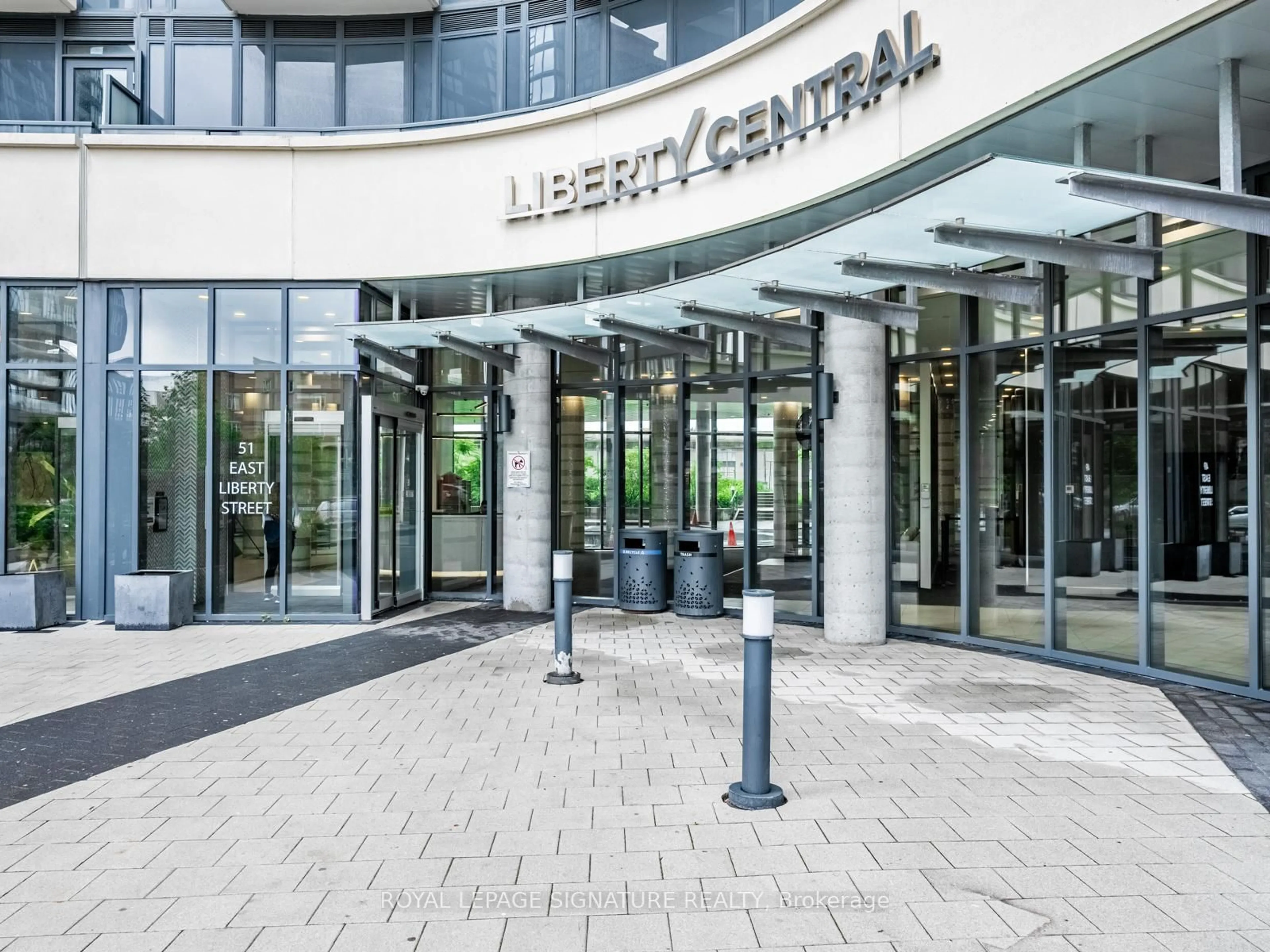 Indoor foyer for 51 East Liberty St #2102, Toronto Ontario M6K 3P8