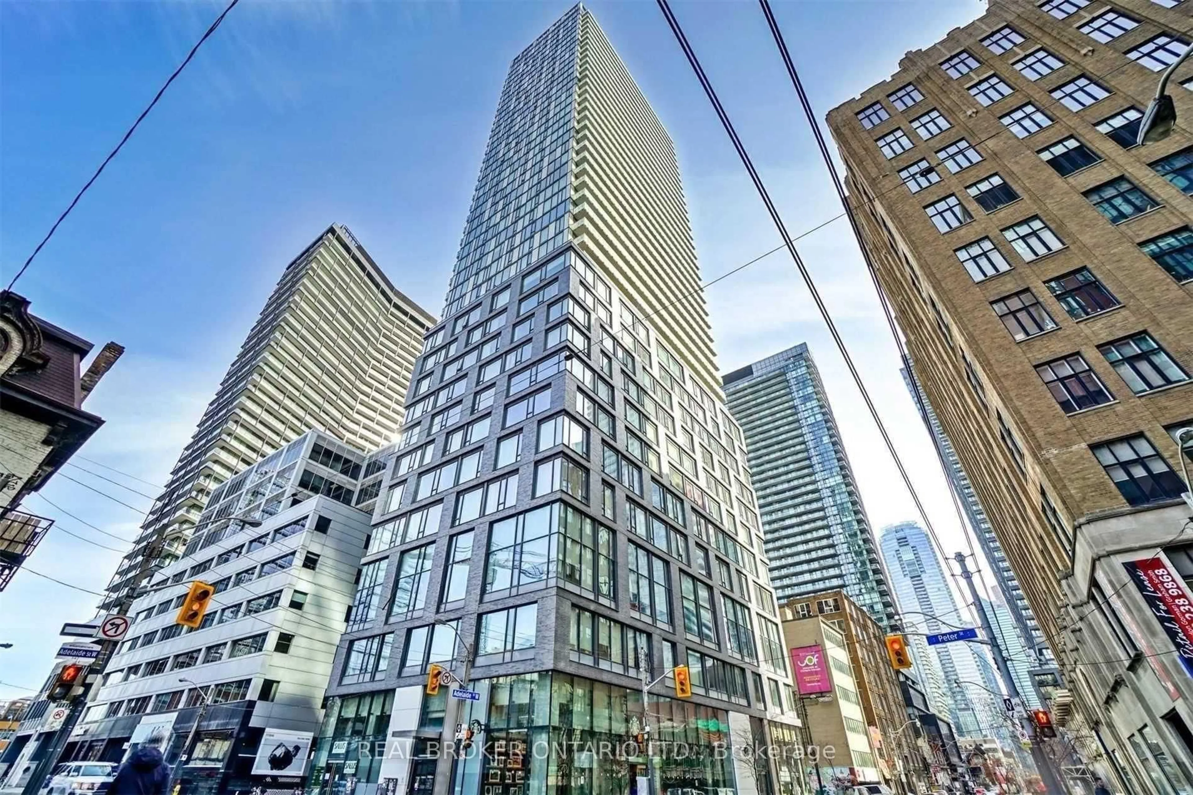 Indoor foyer for 101 Peter St #515, Toronto Ontario M5V 0G6