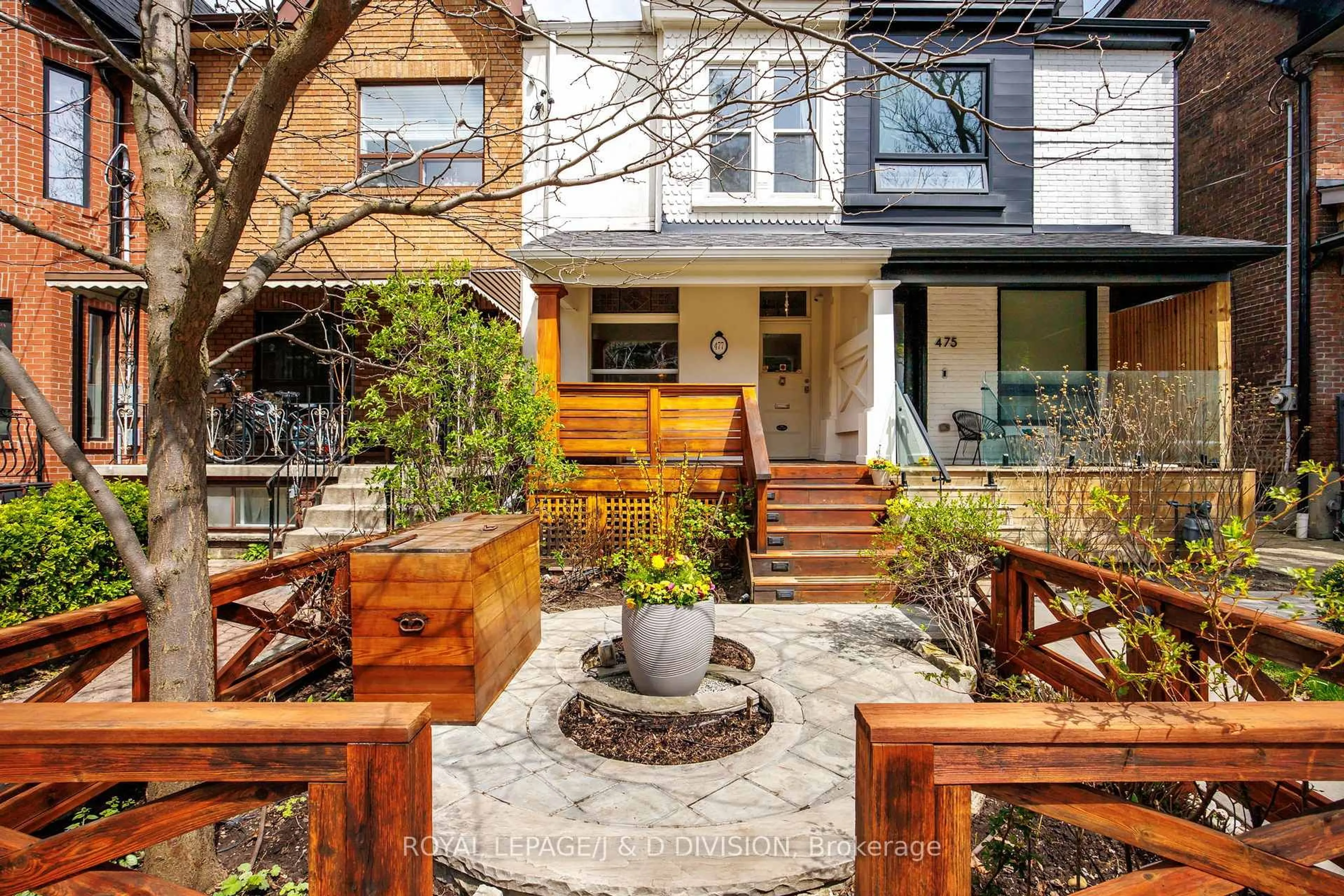 Patio, street for 477 Roxton Rd, Toronto Ontario M6G 3R5