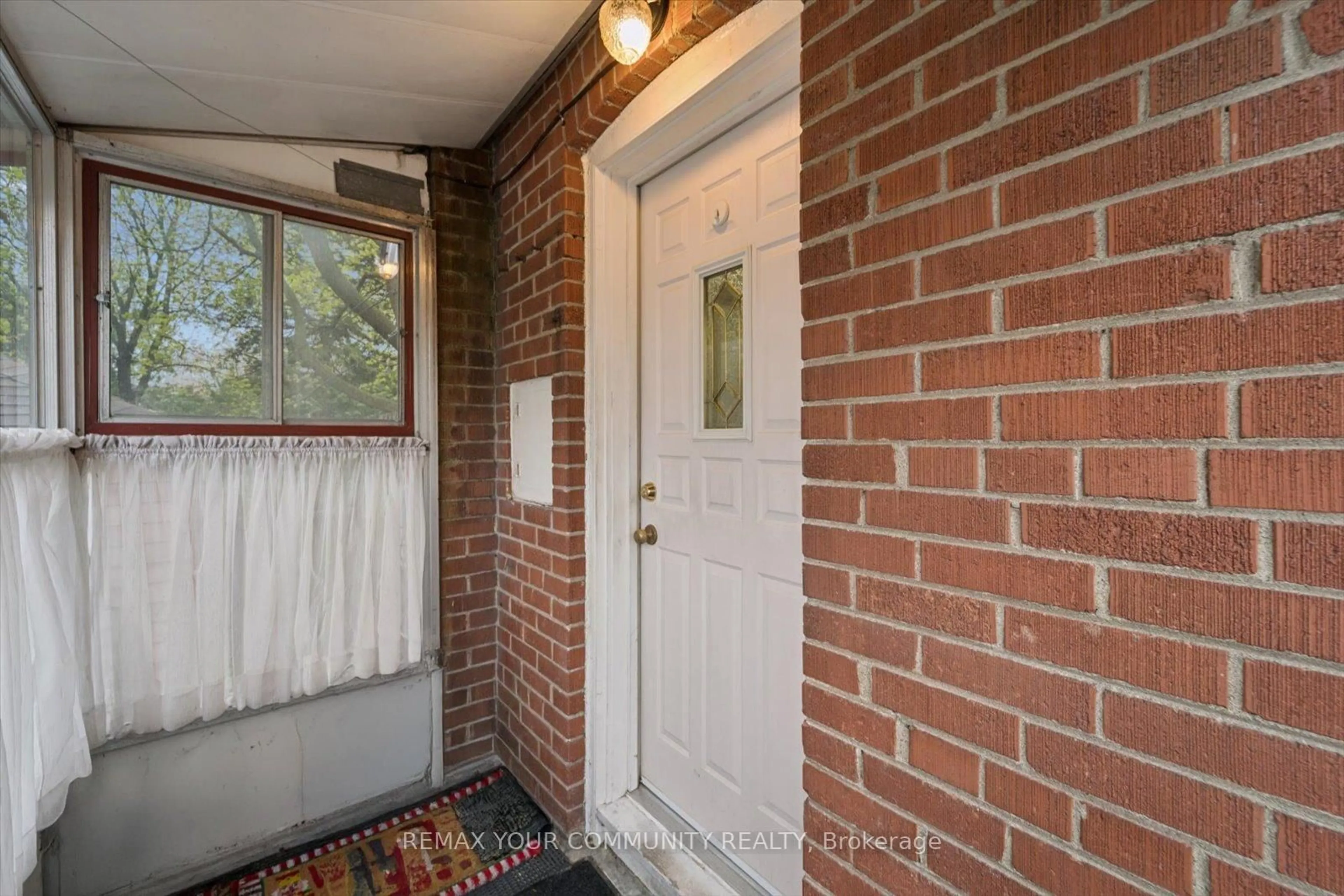 Indoor entryway for 26 Ancona St, Toronto Ontario M2R 2H2