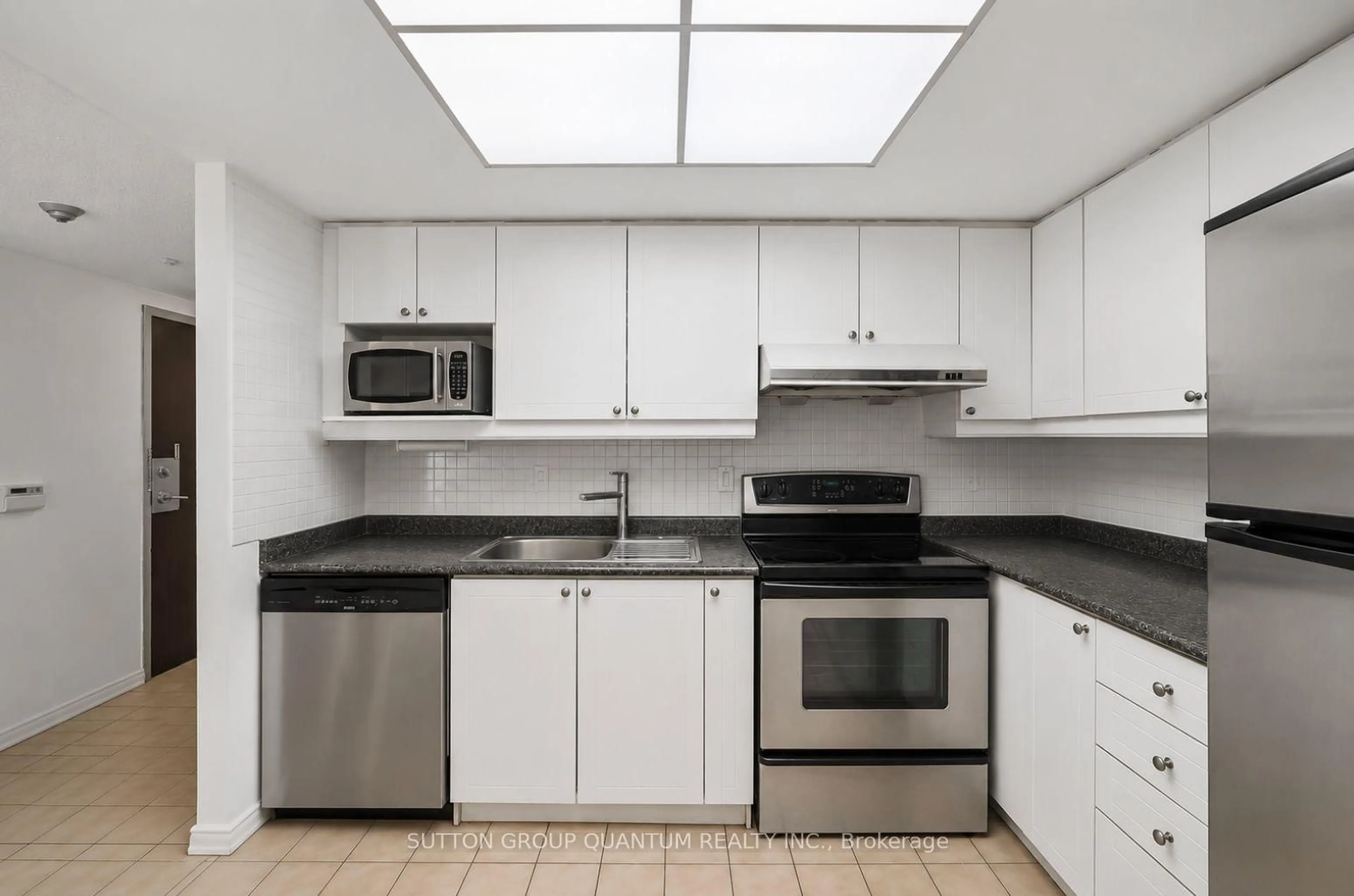 Standard kitchen, unknown for 5765 Yonge St #706, Toronto Ontario M2M 4H9