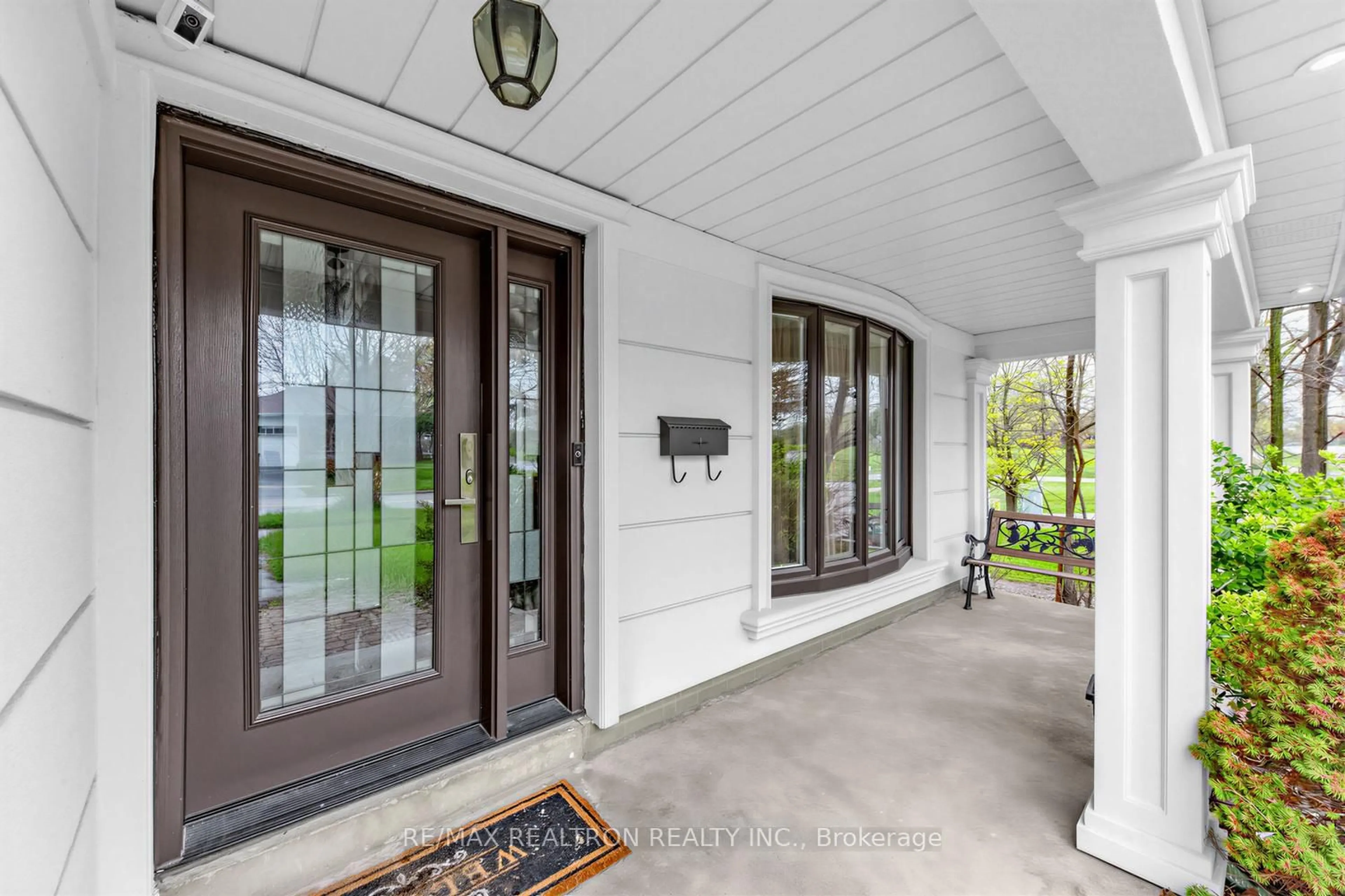 Indoor entryway for 44 Pineway Blvd, Toronto Ontario M2H 1A1