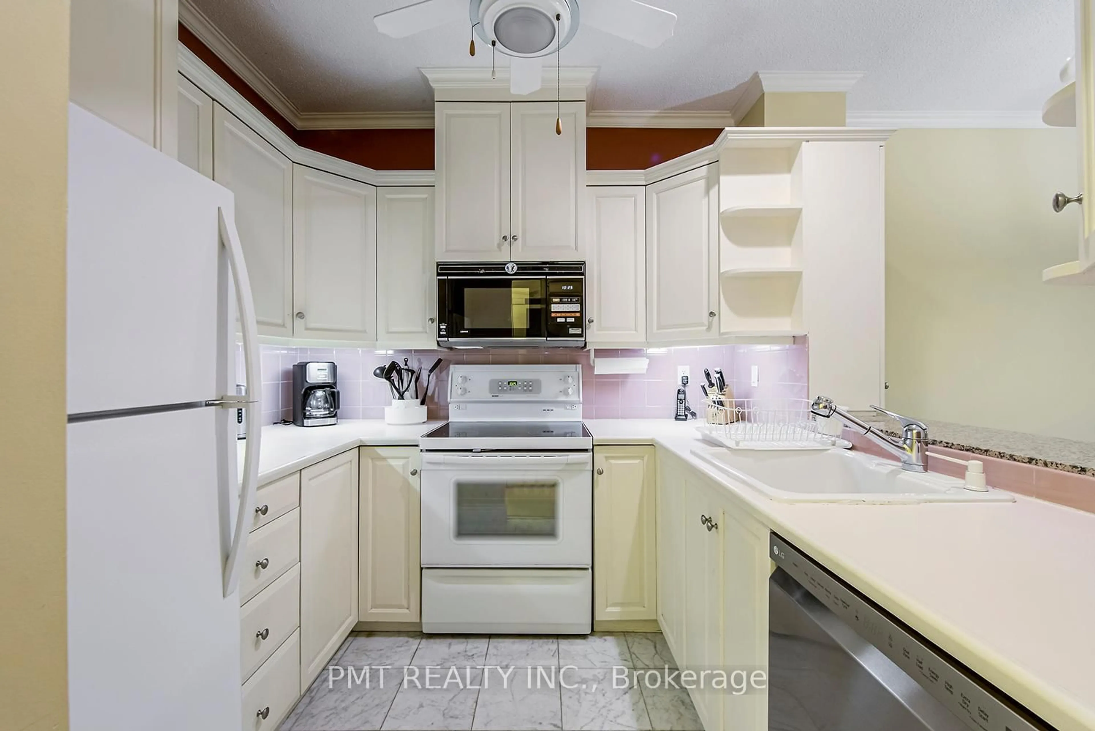 Standard kitchen, unknown for 95 Prince Arthur Ave #103, Toronto Ontario M5R 3P6