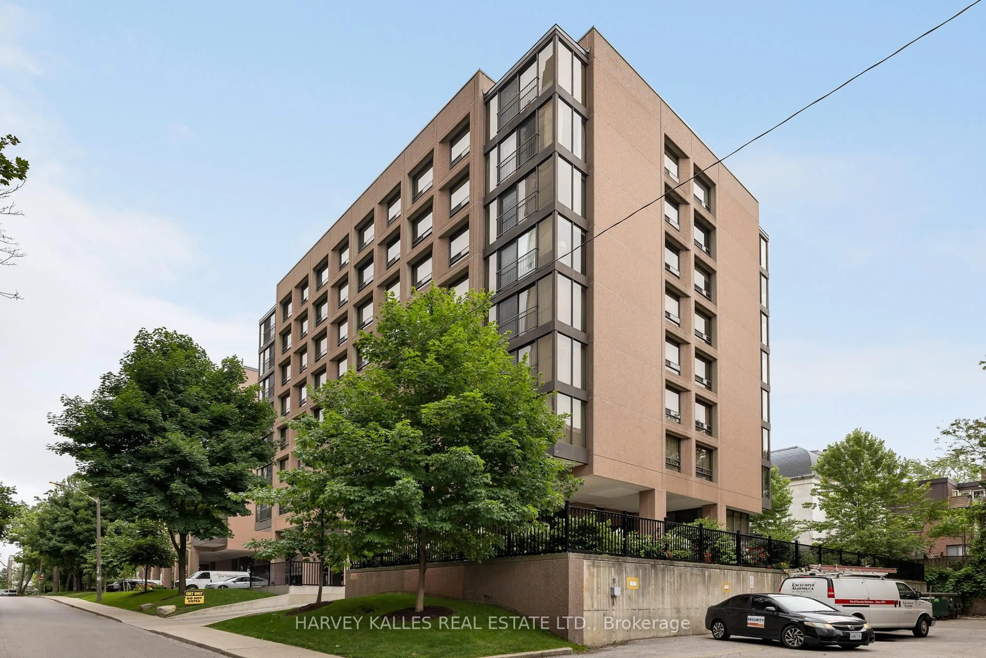 Unknown for 447 Walmer Rd #307, Toronto Ontario M5P 2X9
