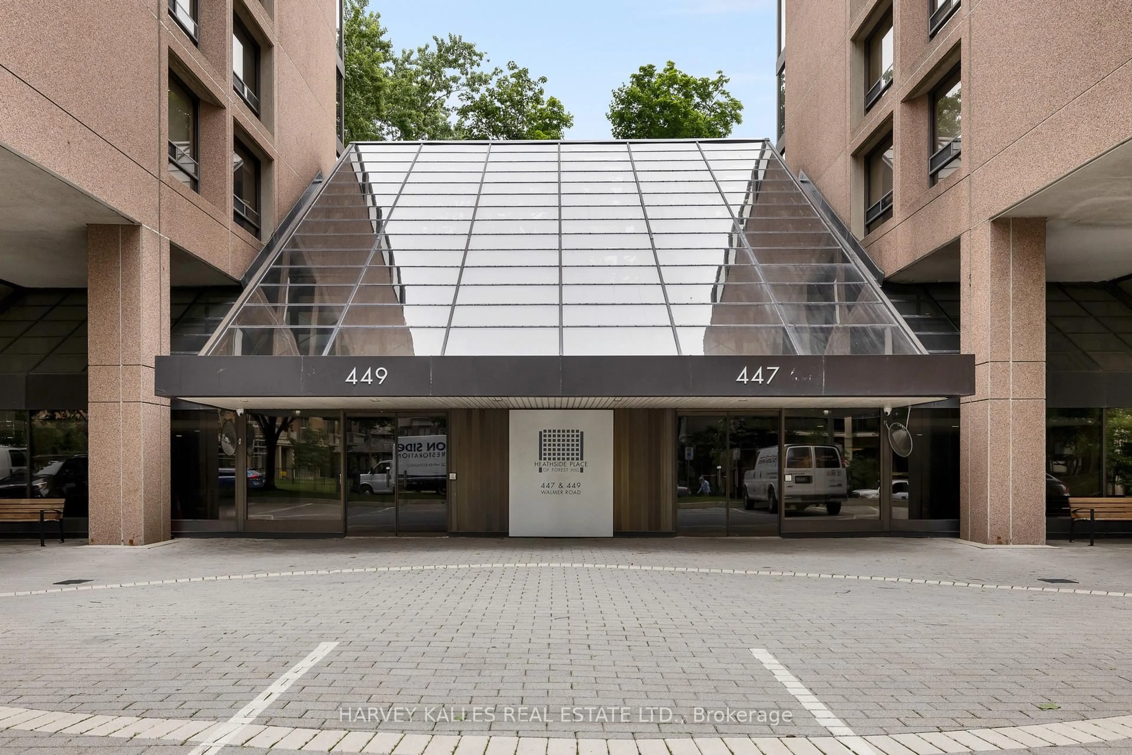 Indoor foyer for 447 Walmer Rd #307, Toronto Ontario M5P 2X9