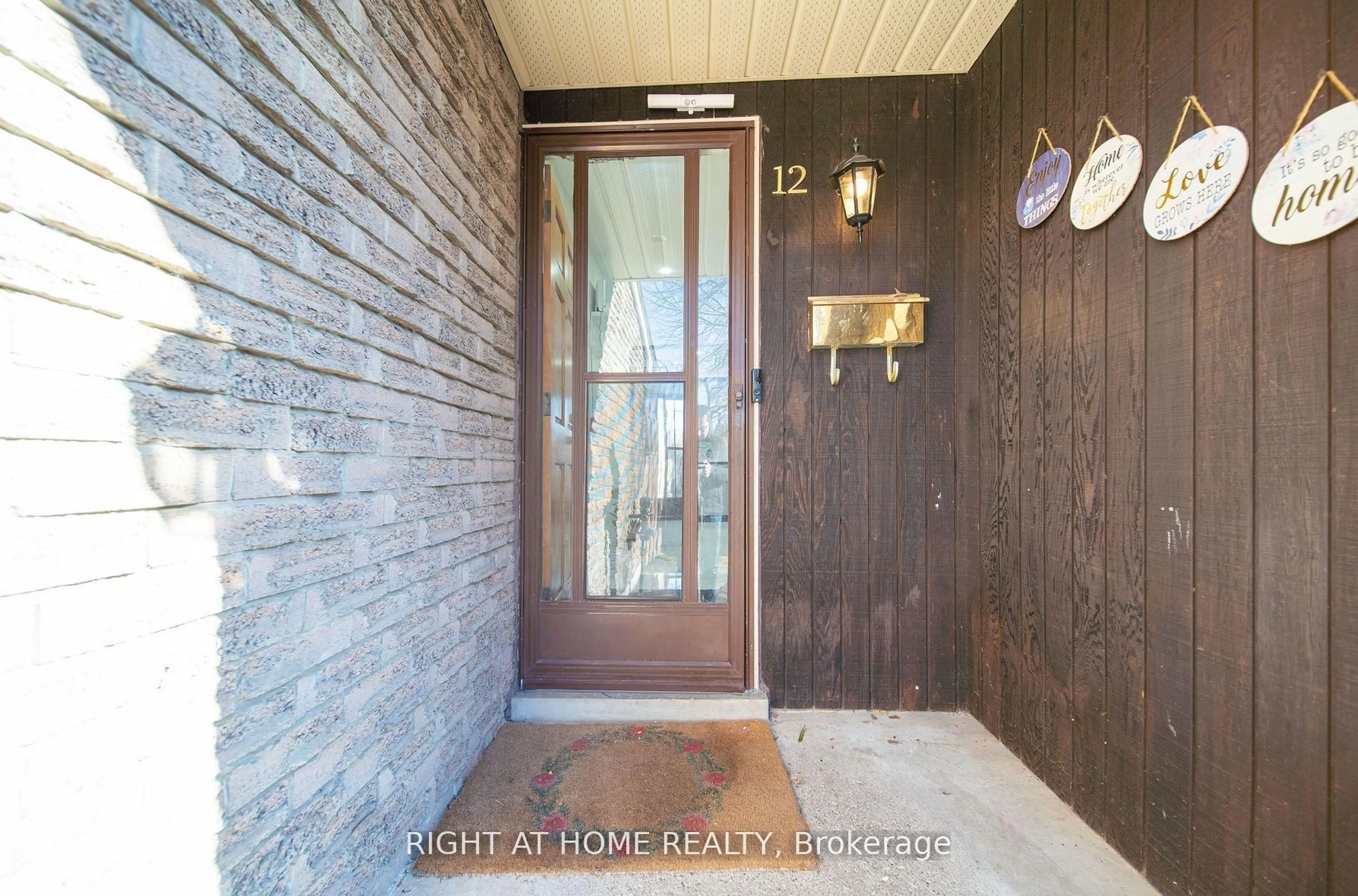Indoor entryway for 12 Lace Fernway Way, Toronto Ontario M2J 4L9