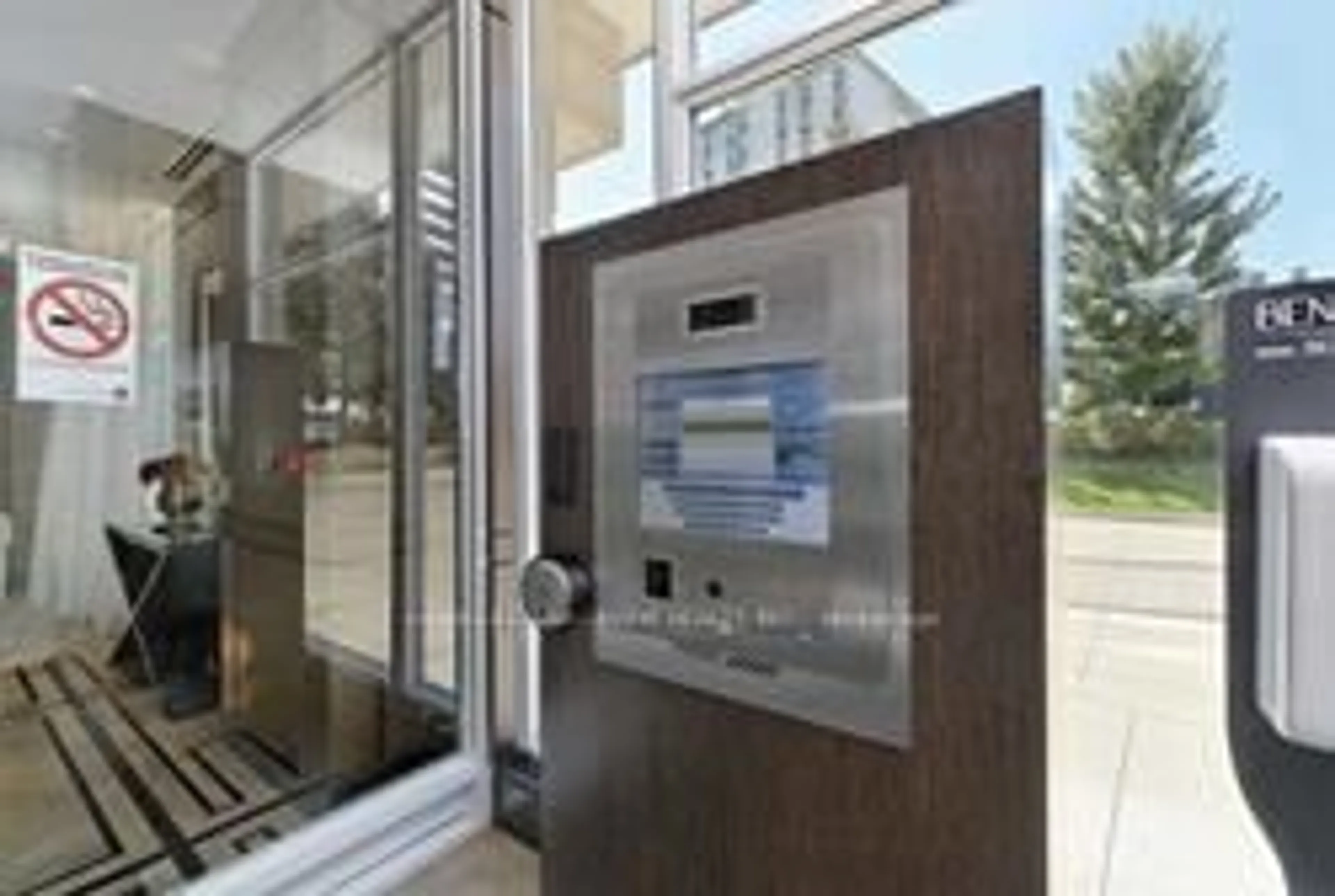 Indoor foyer for 17 Ruddington Dr #603, Toronto Ontario M2K 0A8