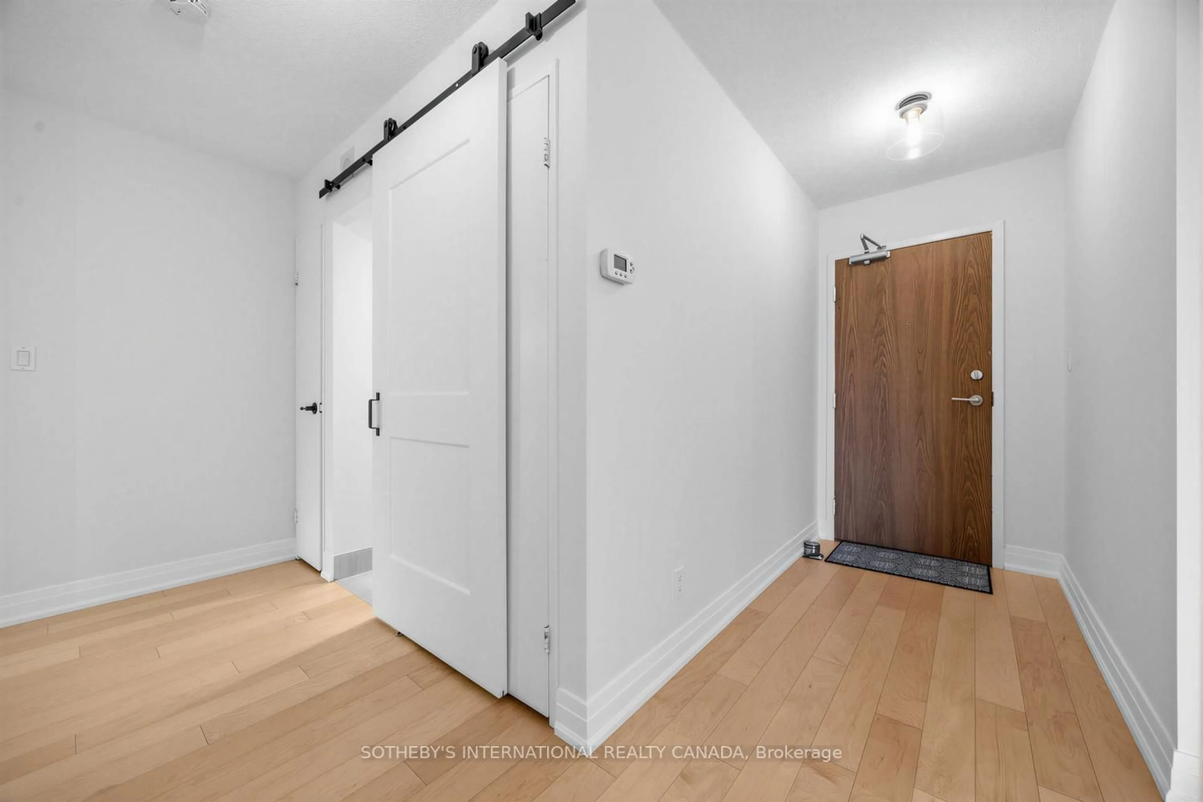 Indoor entryway for 260 Heath St #410, Toronto Ontario M5P 3L6