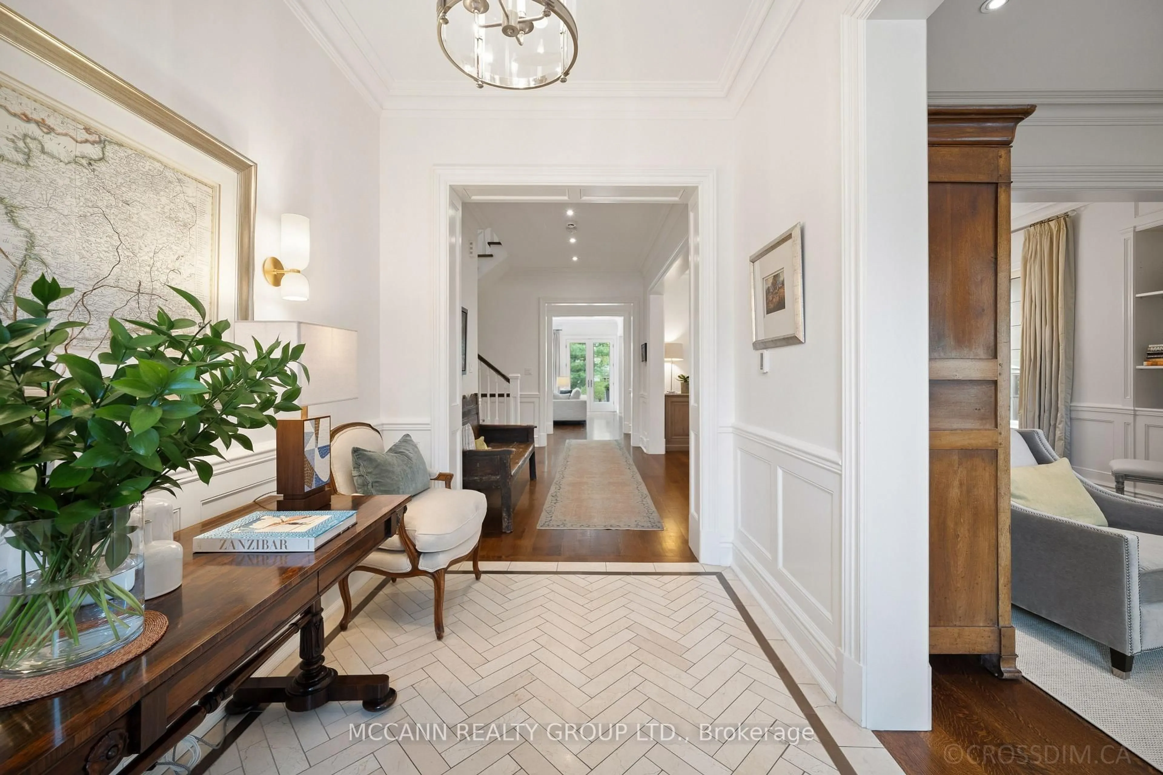 Indoor entryway for 205 Rosemary Rd, Toronto Ontario M5P 3E2