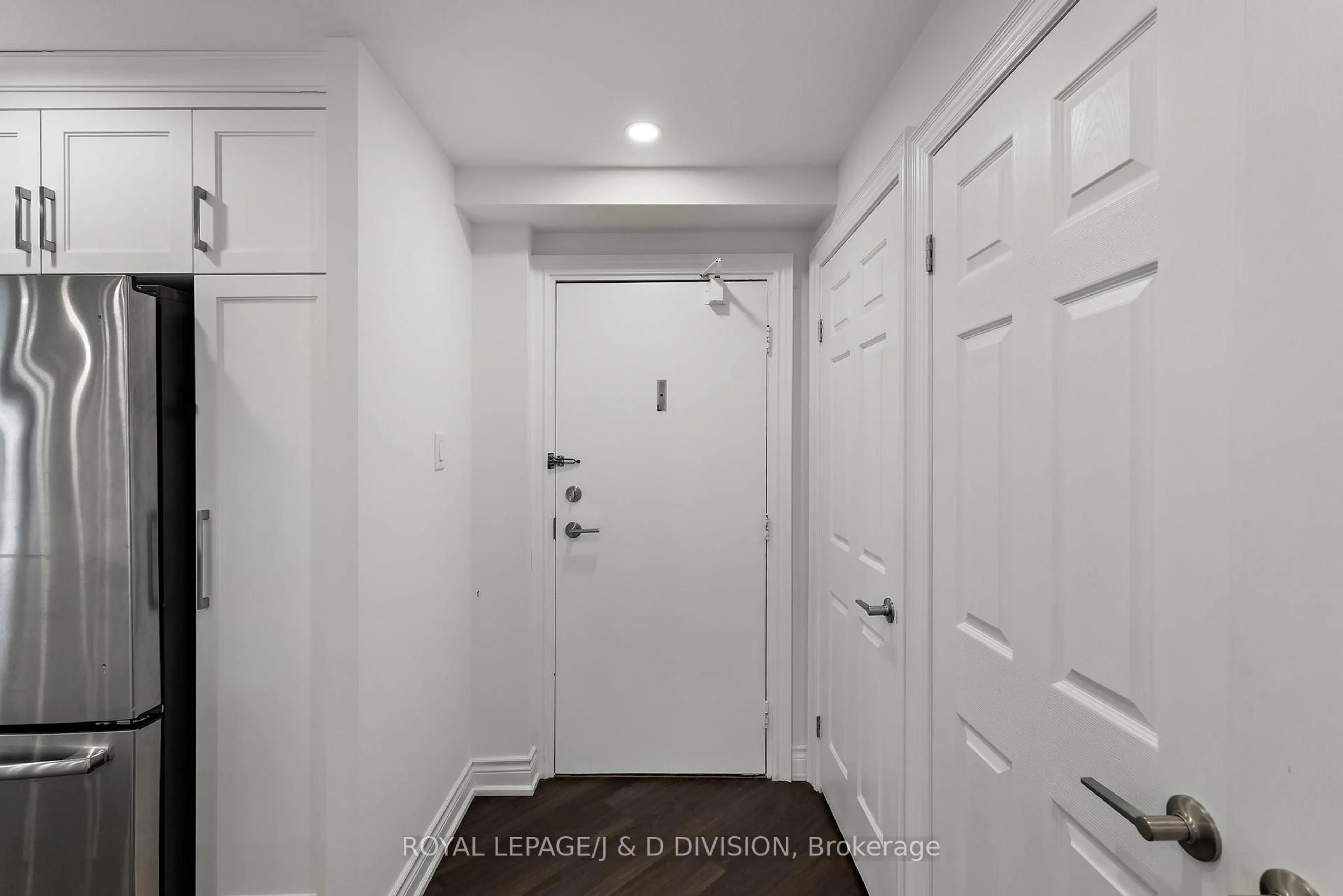 Indoor entryway for 33 Elmhurst Ave #1201, Toronto Ontario M2N 6G8