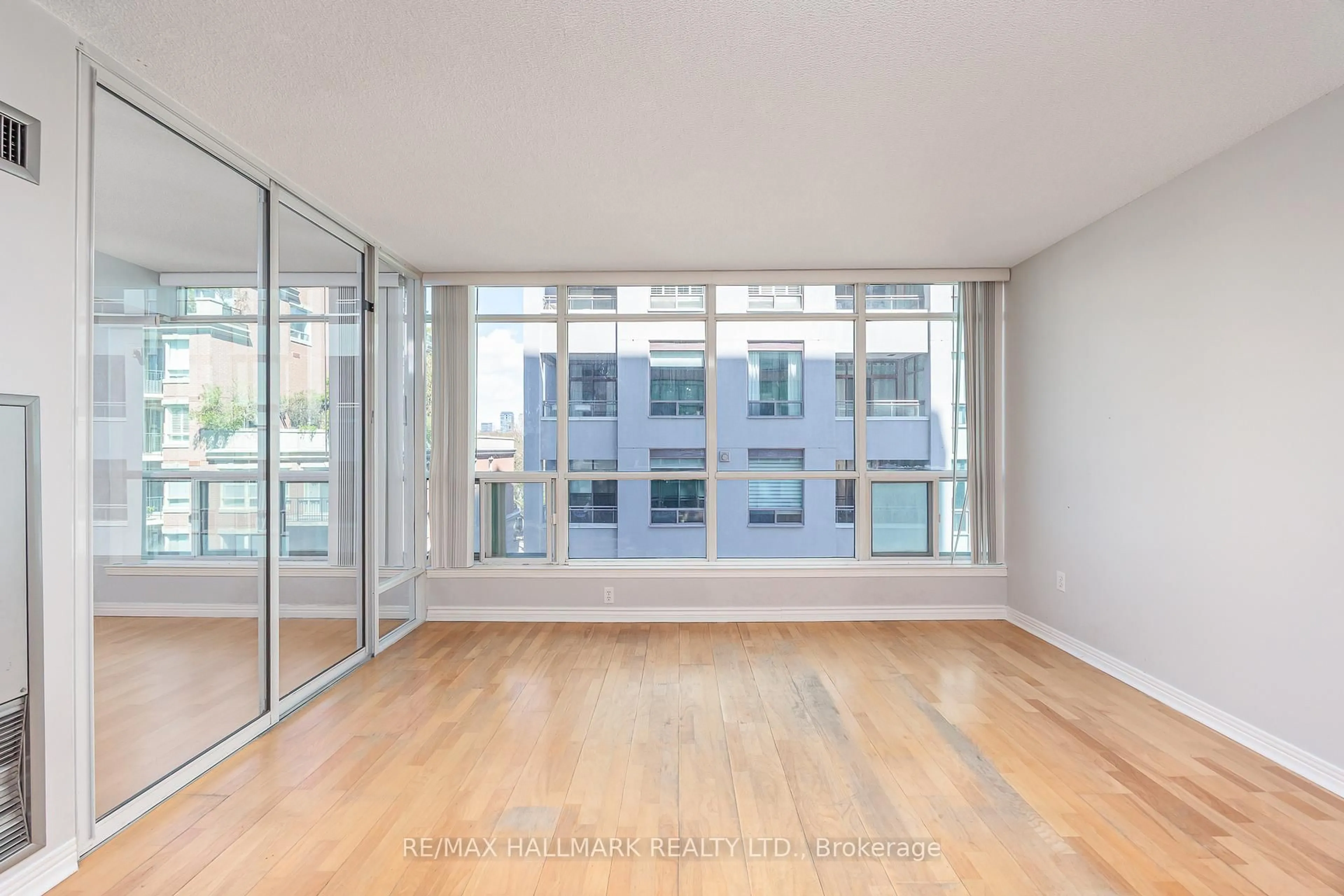 Unknown for 942 Yonge St #506, Toronto Ontario M4W 3S8