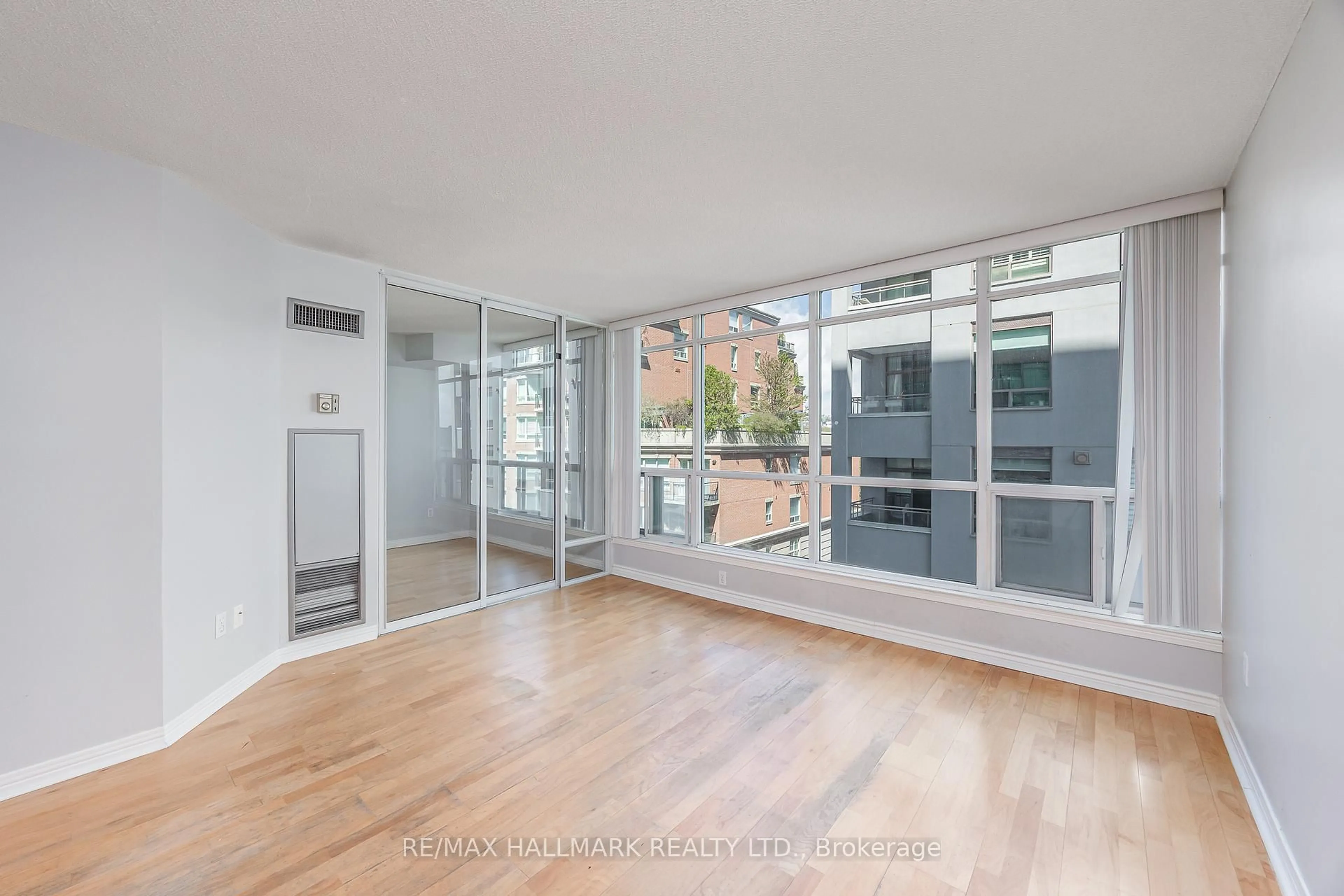 Unknown for 942 Yonge St #506, Toronto Ontario M4W 3S8