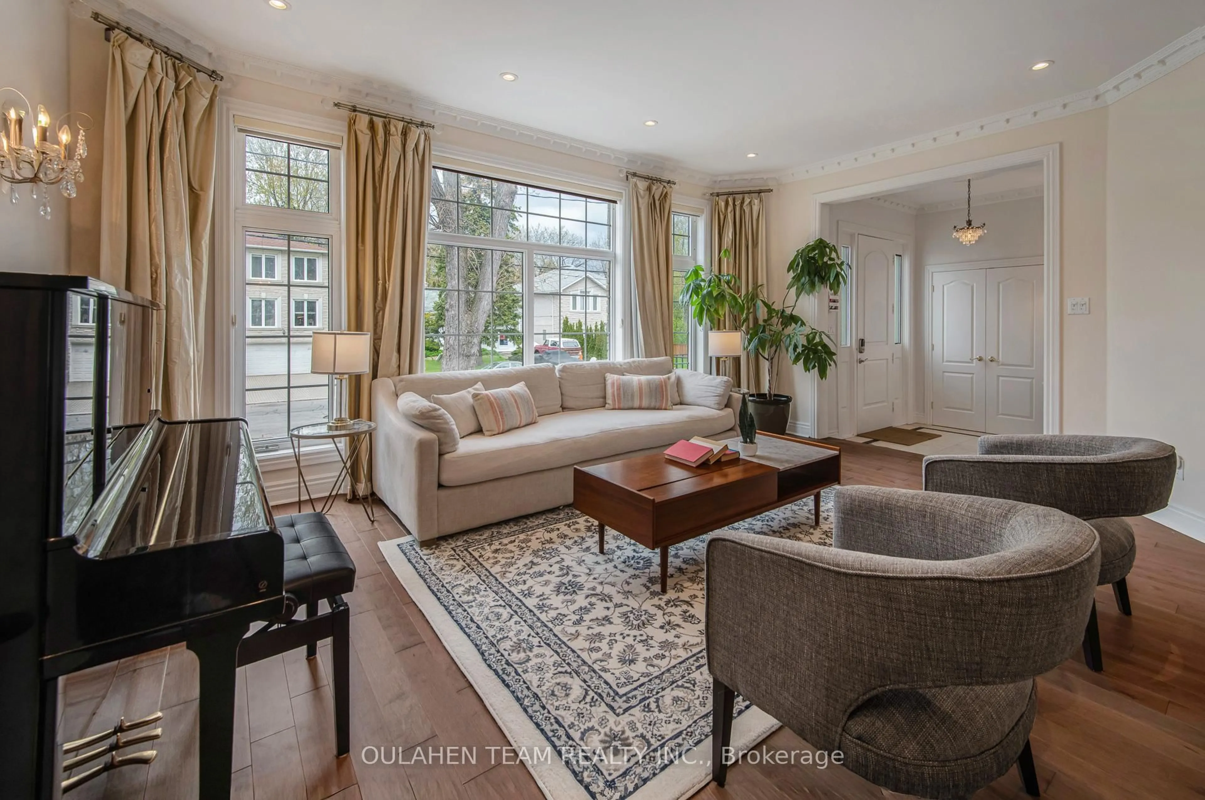 Living room with furniture, unknown for 133 Spring Garden Ave, Toronto Ontario M2N 3G6
